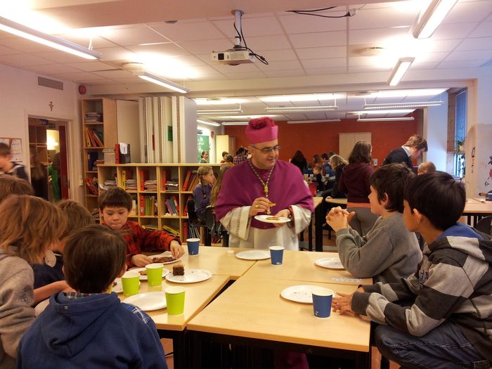 Bispevisitas på vaffelkafé.jpg 