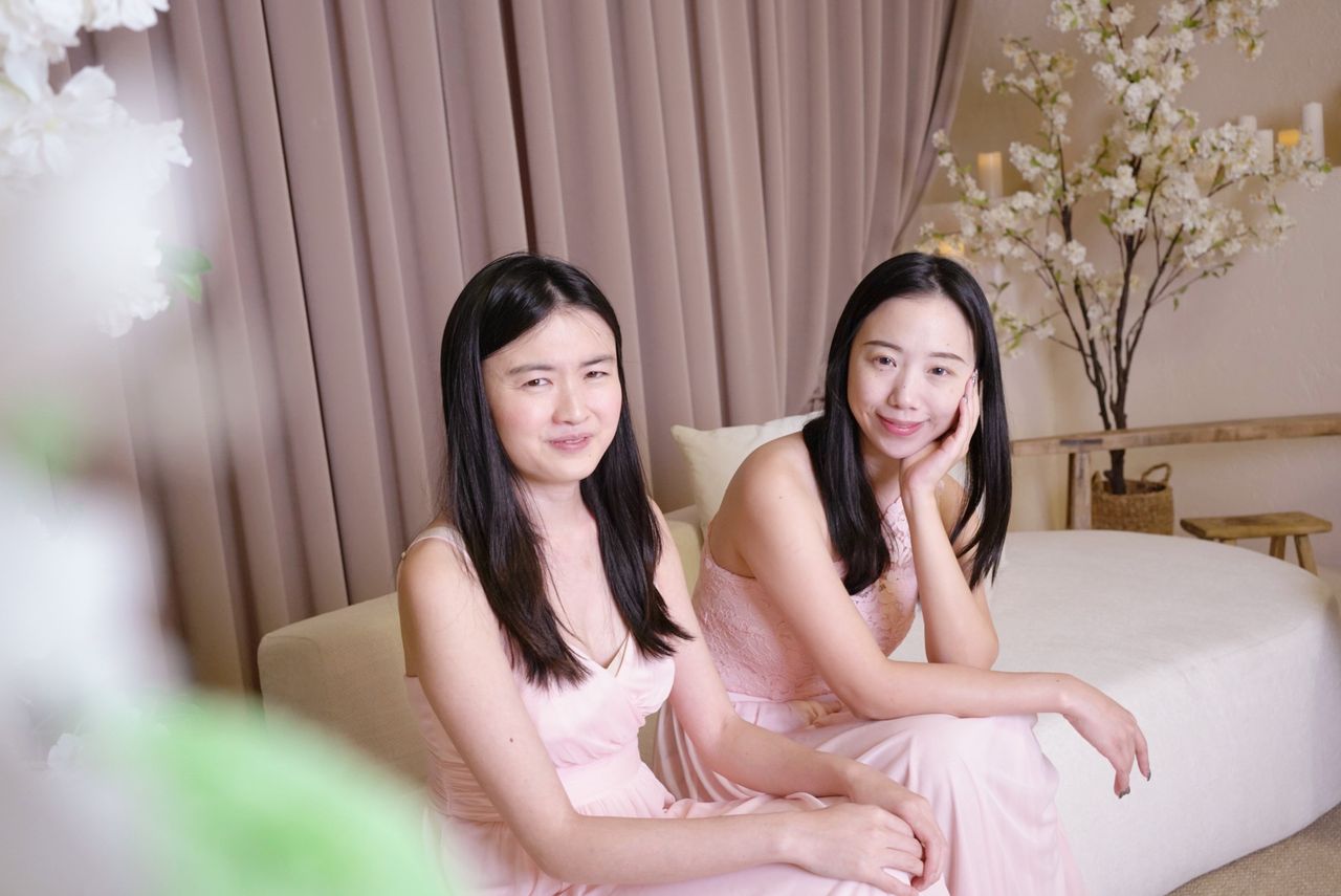 Lois & Yolanda at Mint Room Studios, photo 5.
