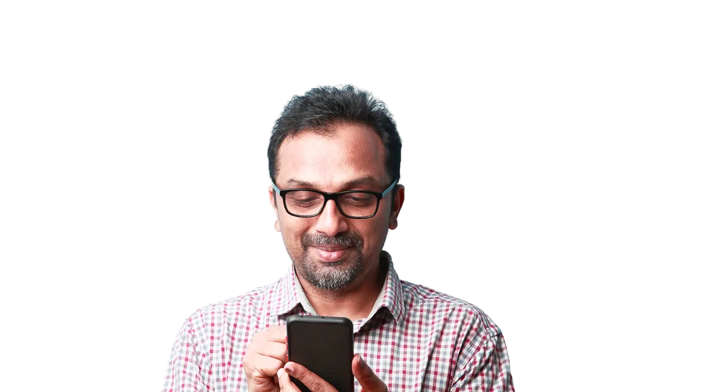 Homme sur son téléphone