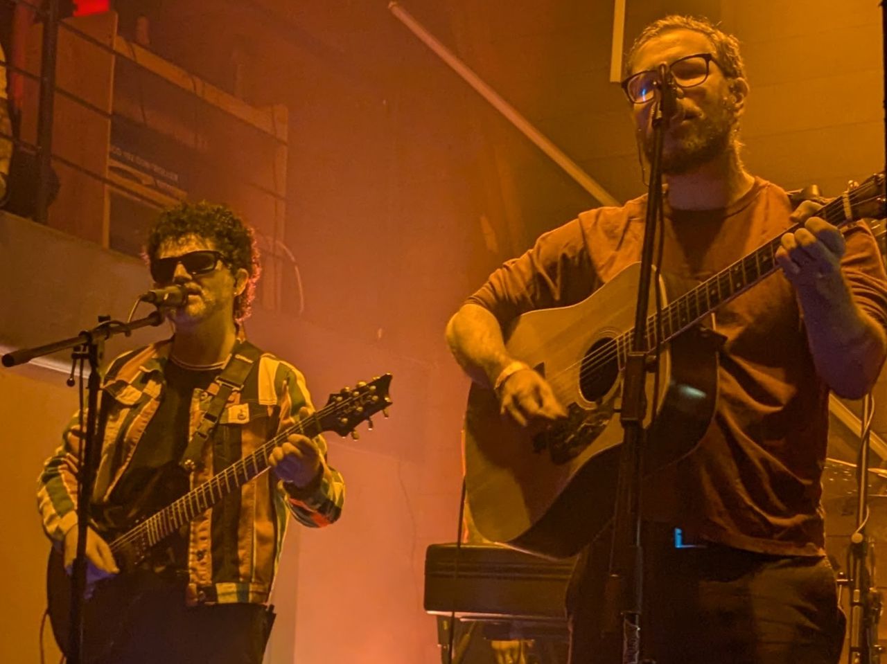 Pablo Rojas (Hijos, Beivi Sacris) y Adrián Poveda (Monte, El Mundo Entero), dos músicos nacionales que de fijo hay que ver en concierto