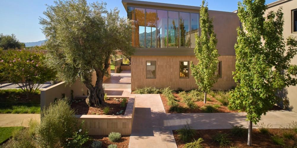 A pinnacle release & a new home for Bella Union