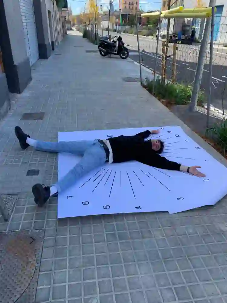 Jordi testing the sun clock for Nomad. 2021