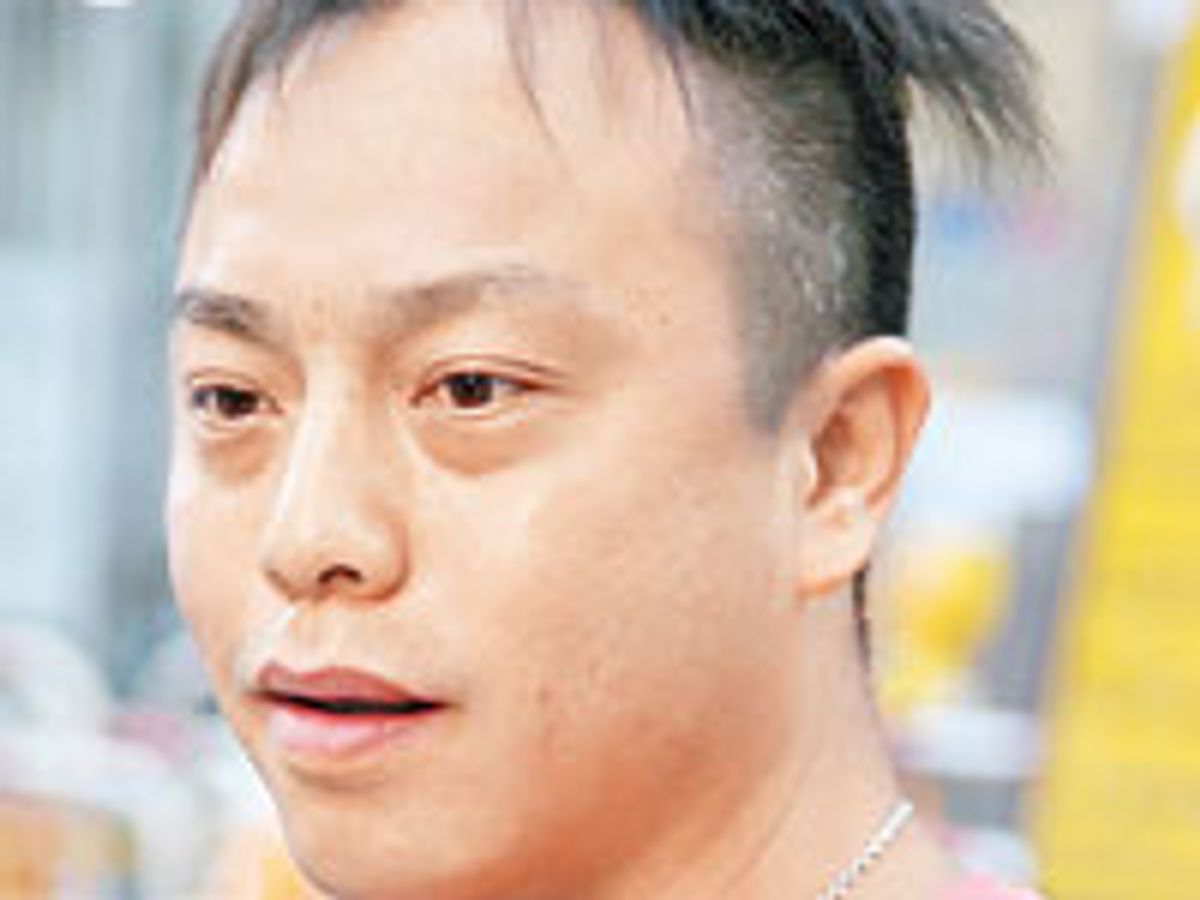 羅先生：「我揸咗兩年車，遇到呢啲（撞車黨），擺明係屈錢，惟有裝個車cam（汽車黑盒）嚟做證據。」