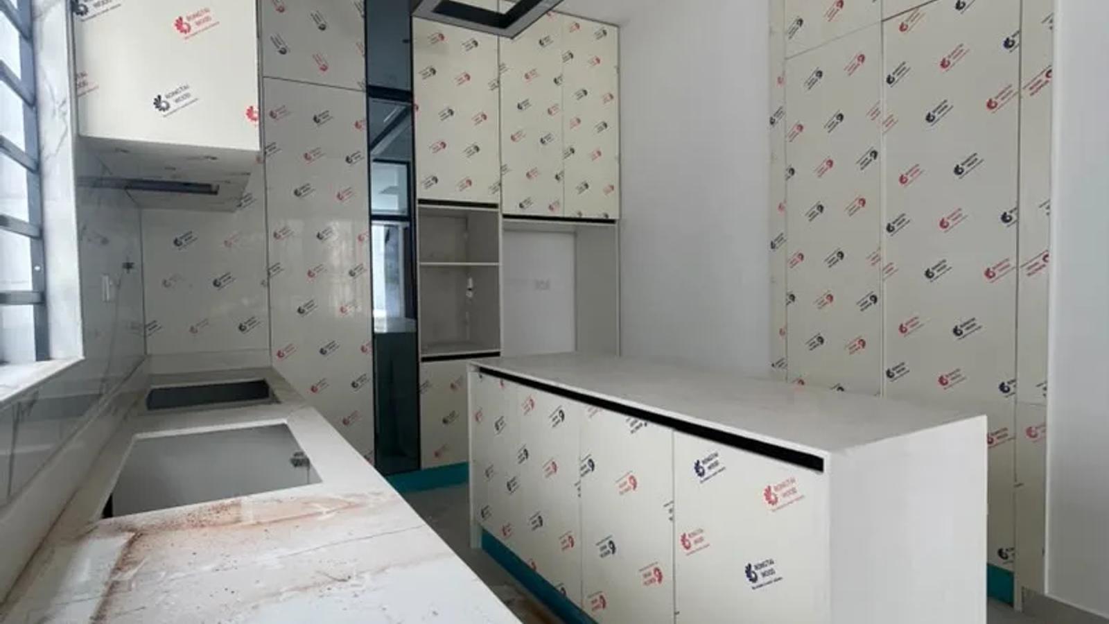 4 BEDROOM FULLY-DETACHED DUPLEX WITH BQ