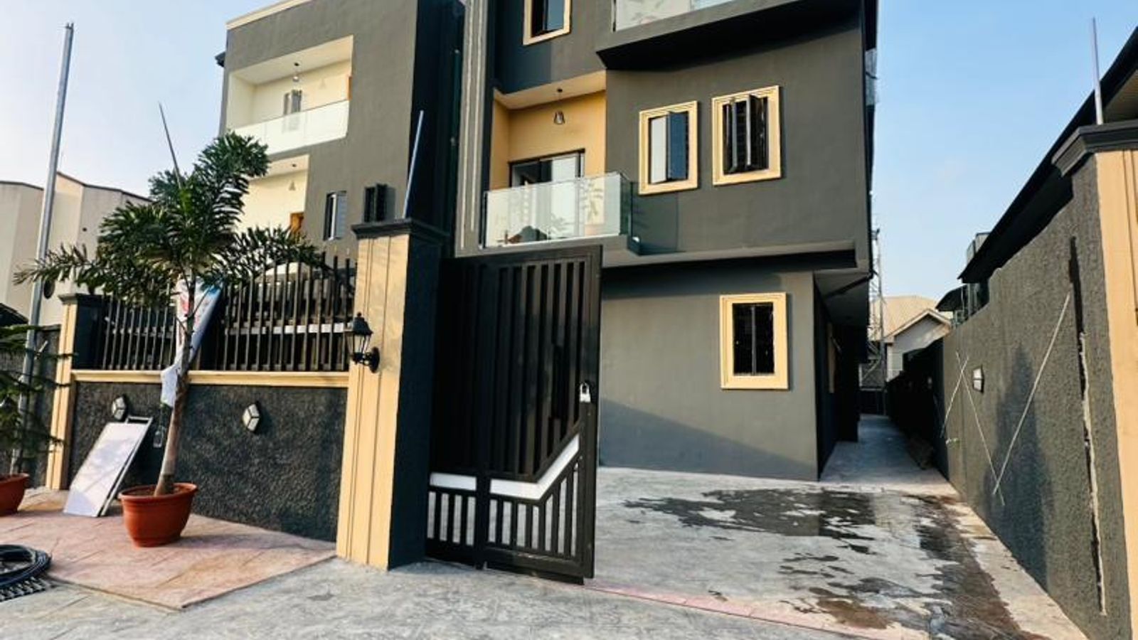 5 Bedroom Fully Detached Duplex