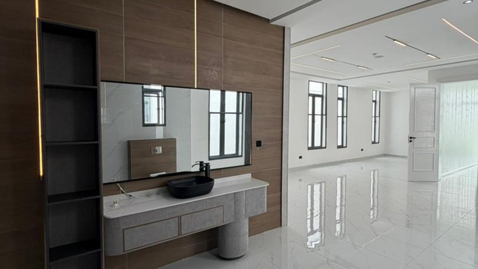 LUXURY 5BEDROOM FULLY DETACHED DUPLEX FOR SALE