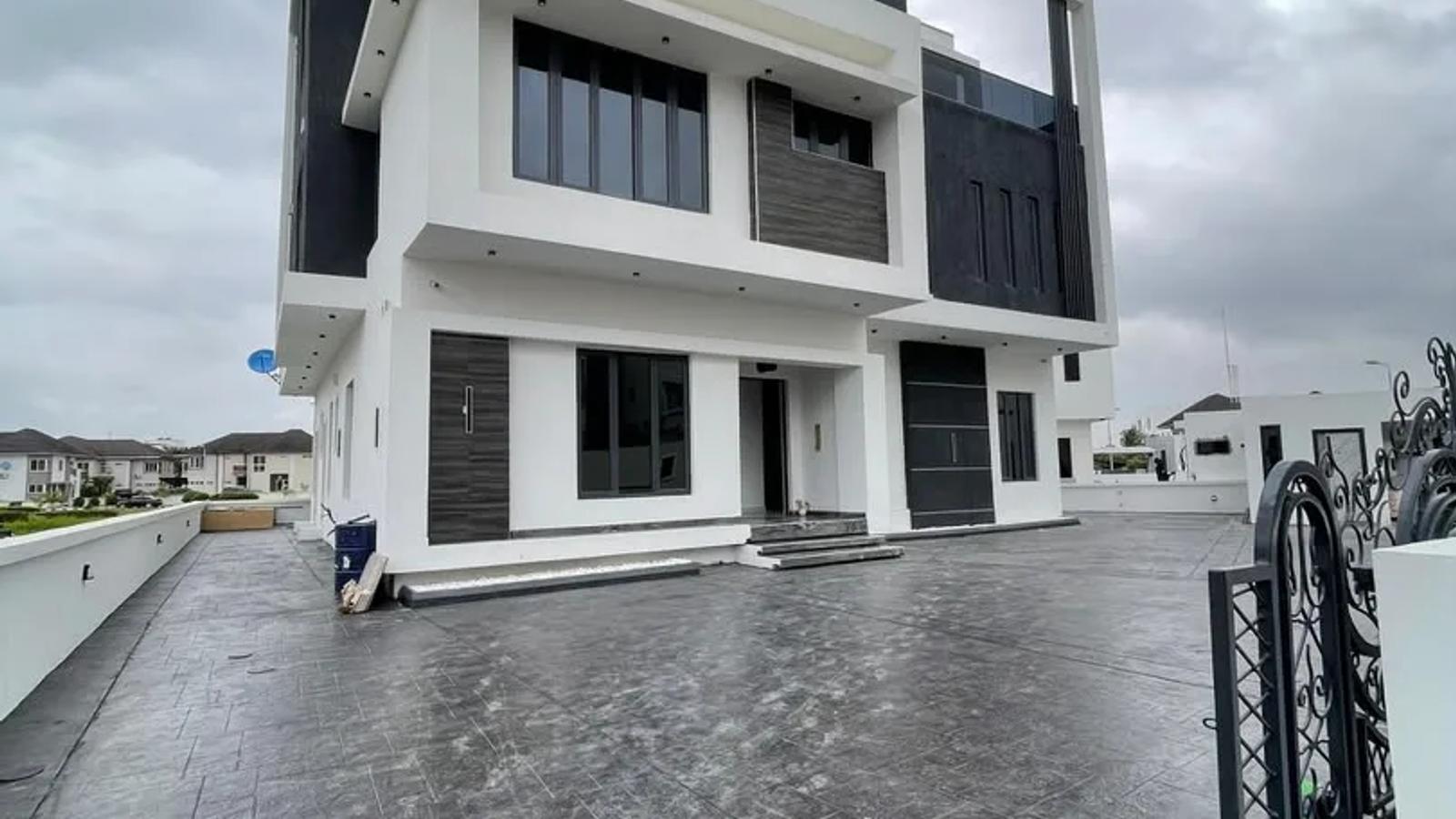 7 Bedroom Fully Detached Duplex
