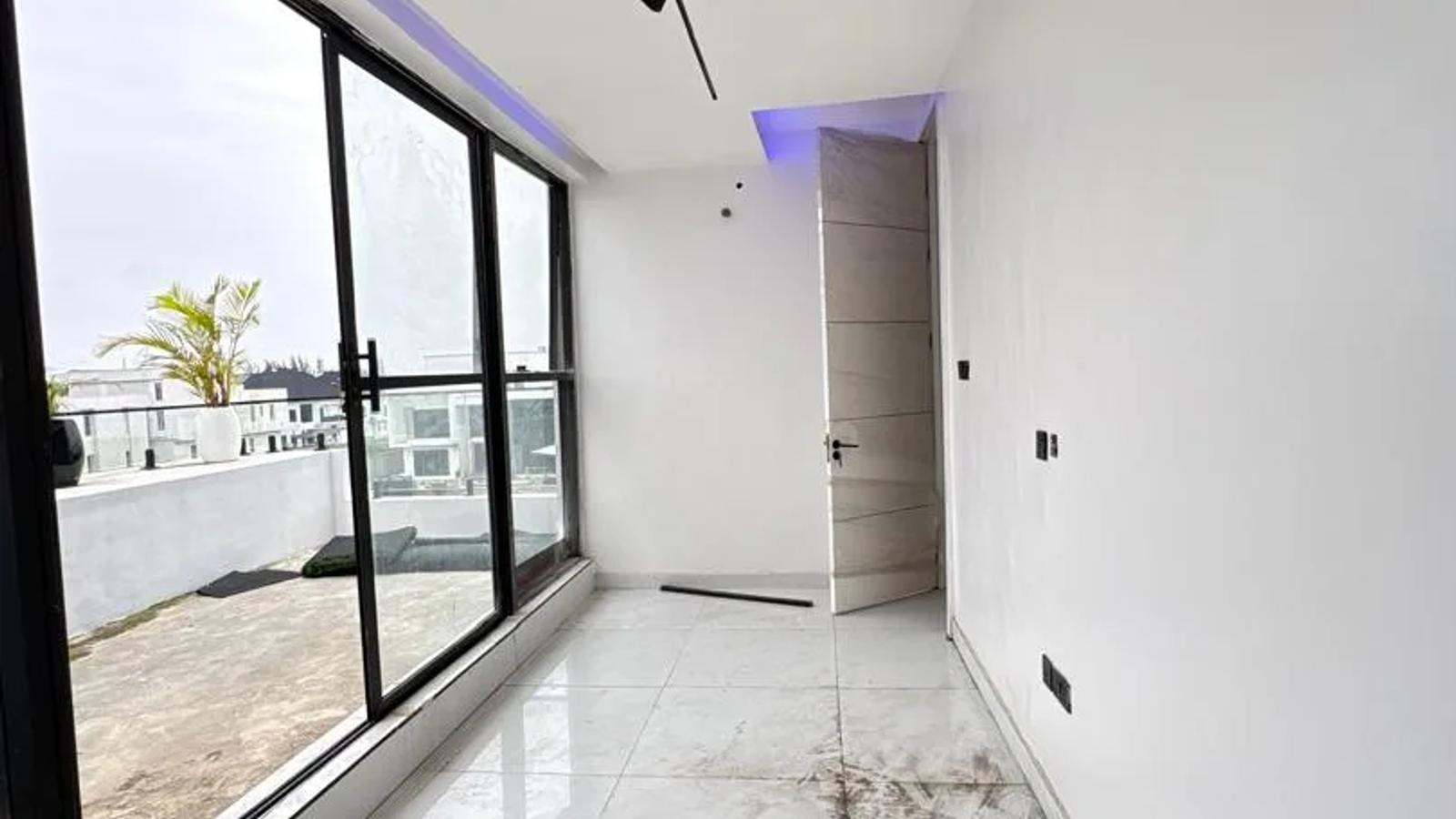 5 Bedroom Fully Detached Duplex