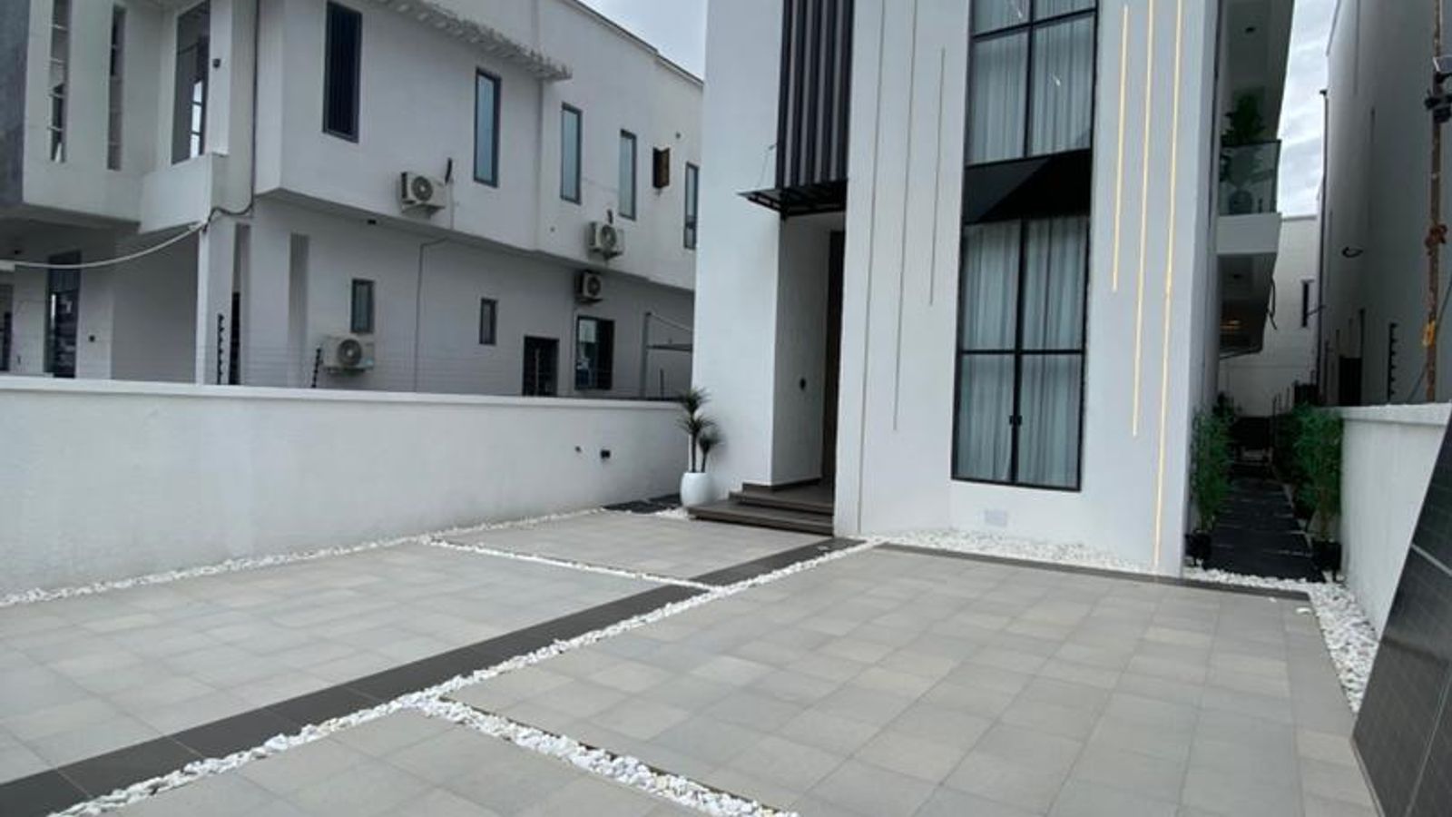 5 Bedroom Fully Detached Duplex