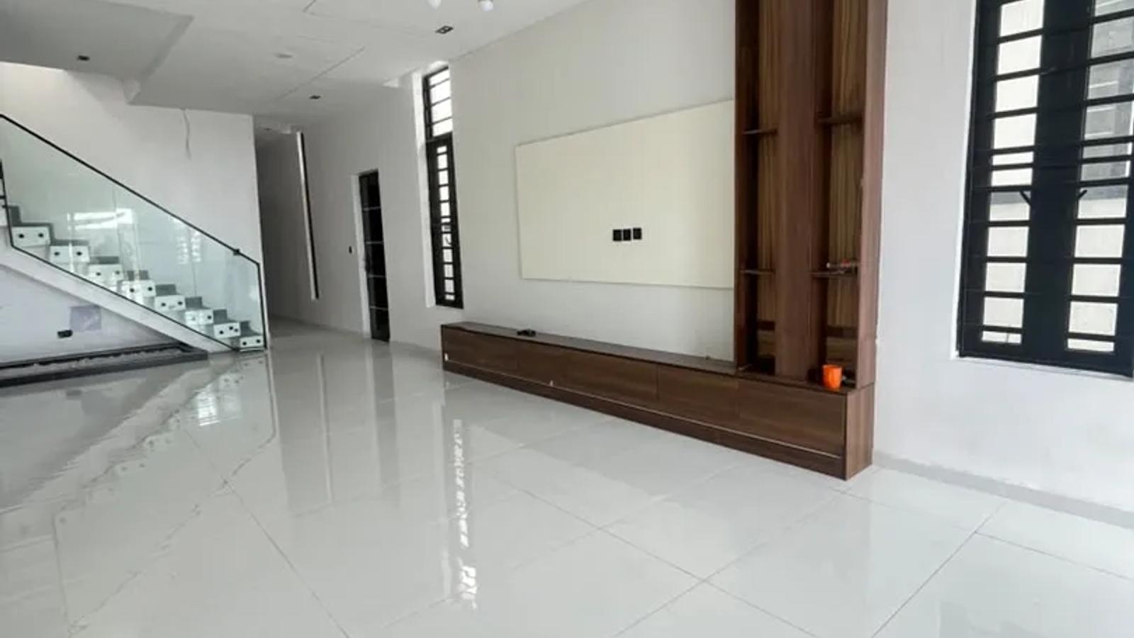 5 Bedroom fully Detached Duplex