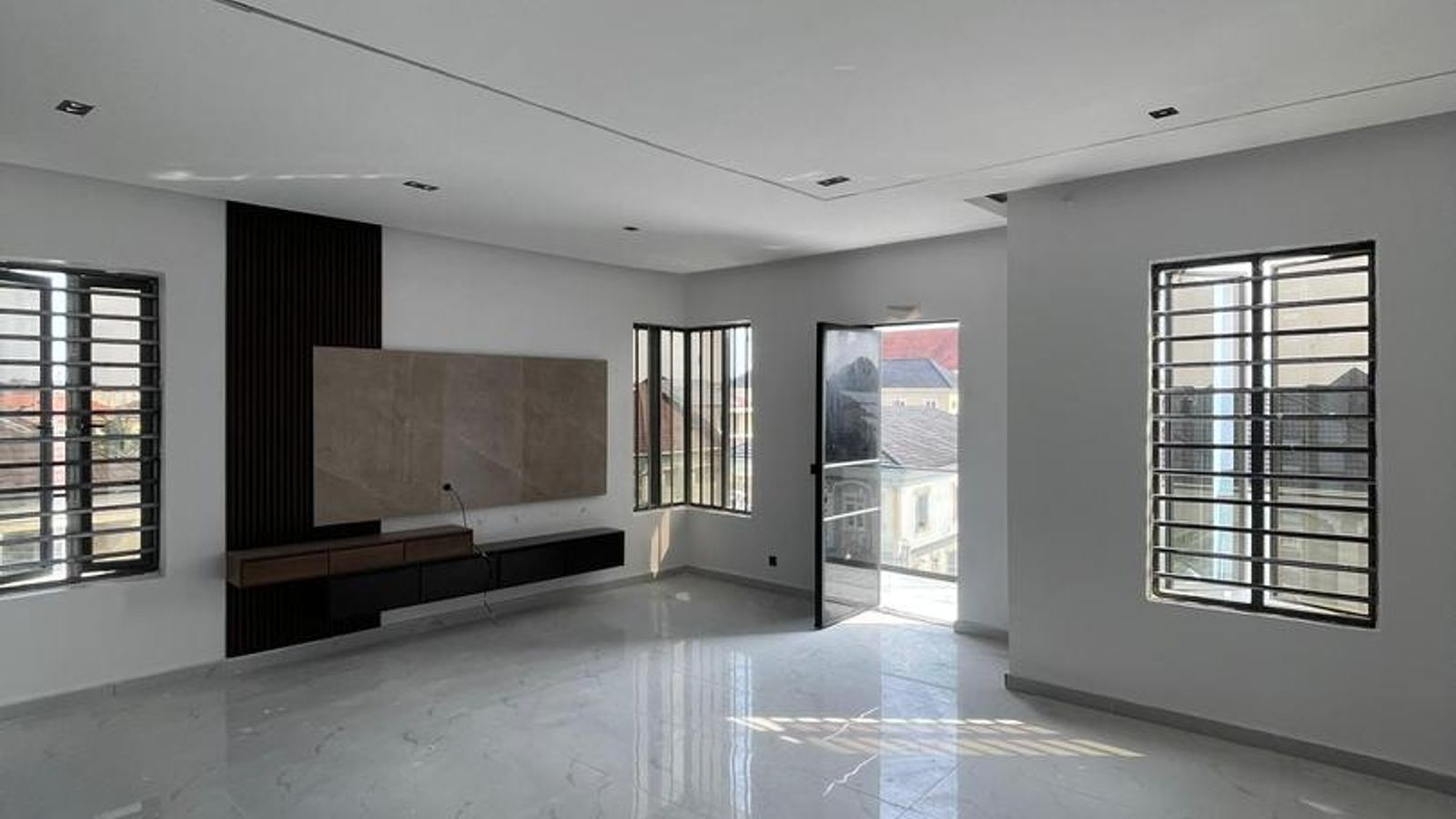 5 Bedroom Fully Detached Duplex