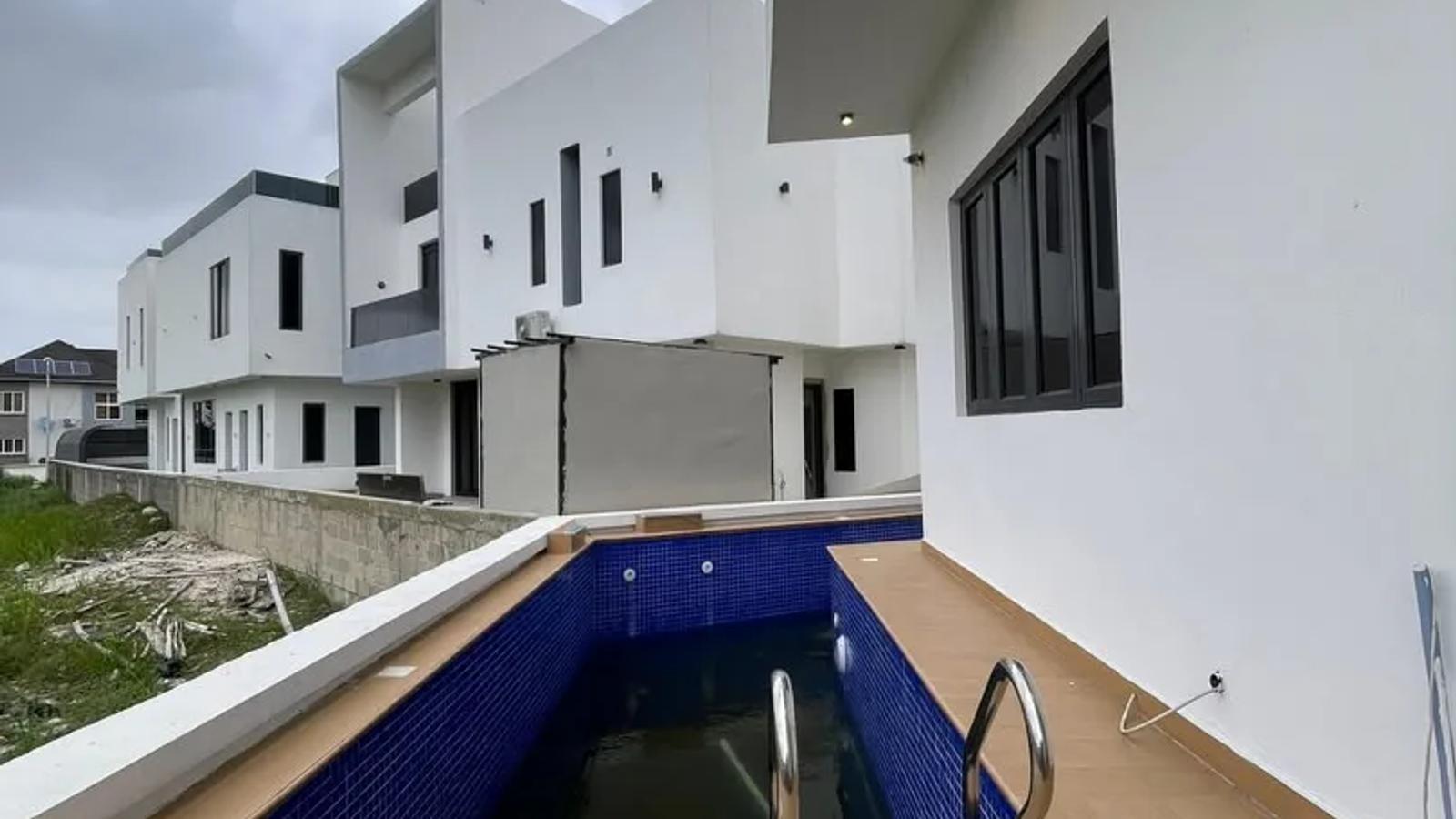 7 Bedroom Fully Detached Duplex