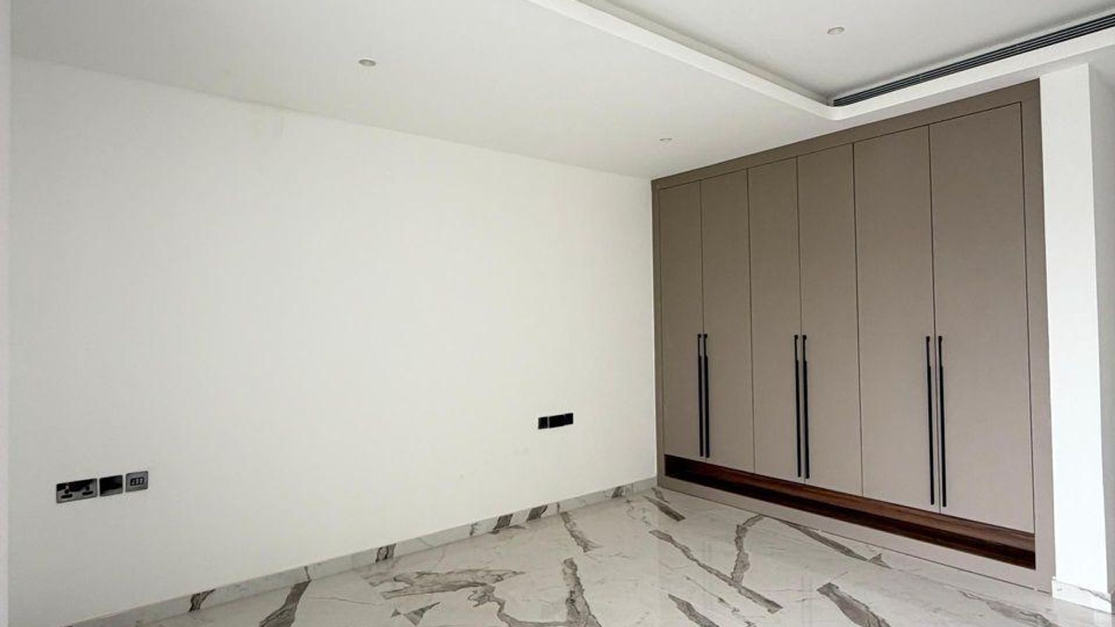 5 Bedroom Fully Detached Duplex