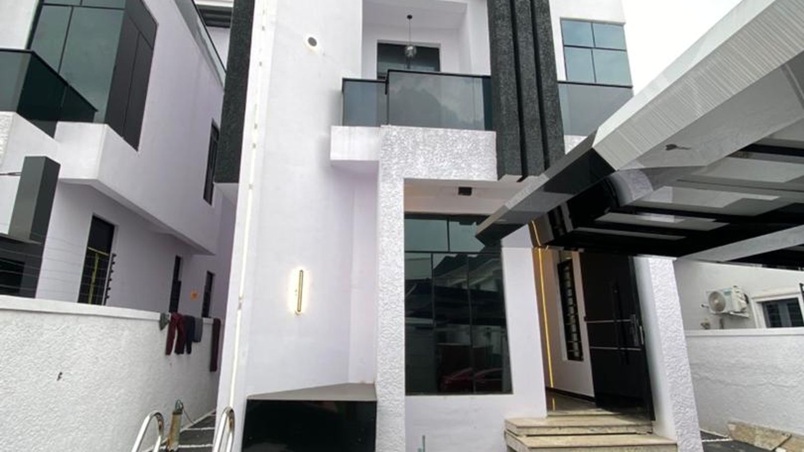 5 Bedroom Fully Detached Duplex