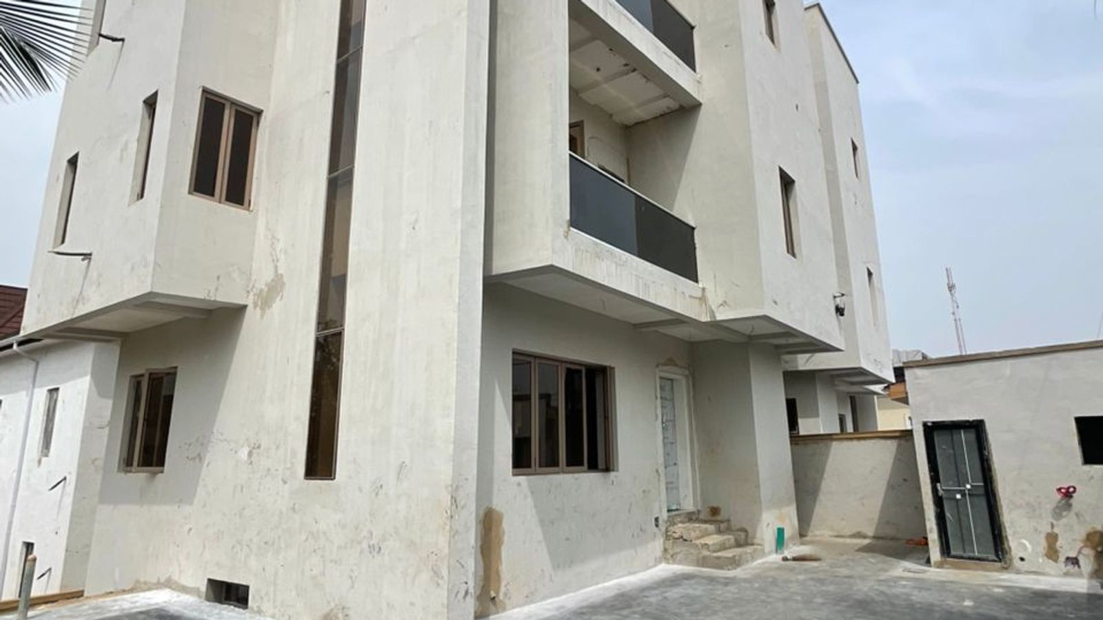 5 Bedroom Fully Detached Duplex