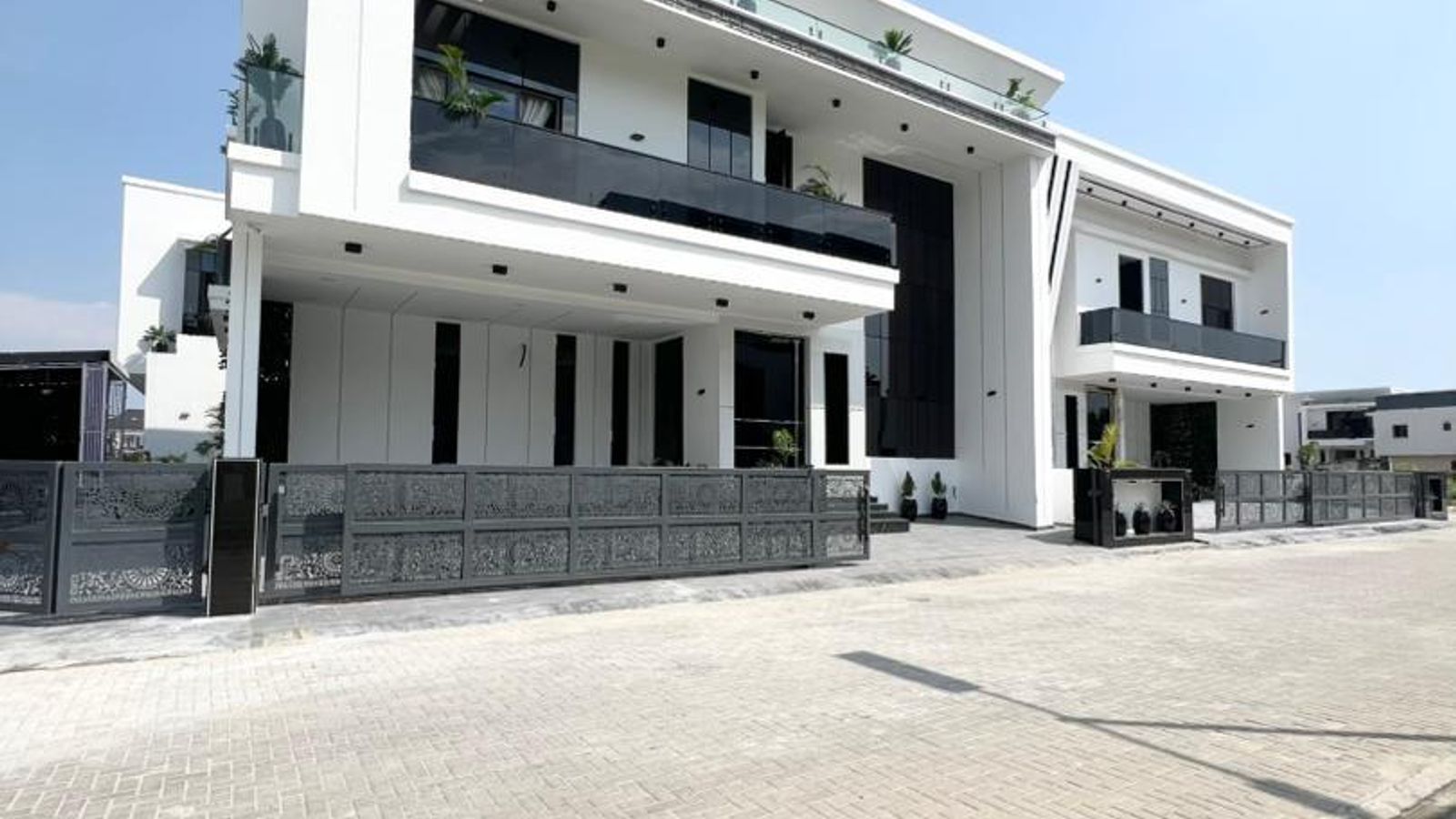 5 Bedroom Duplex
