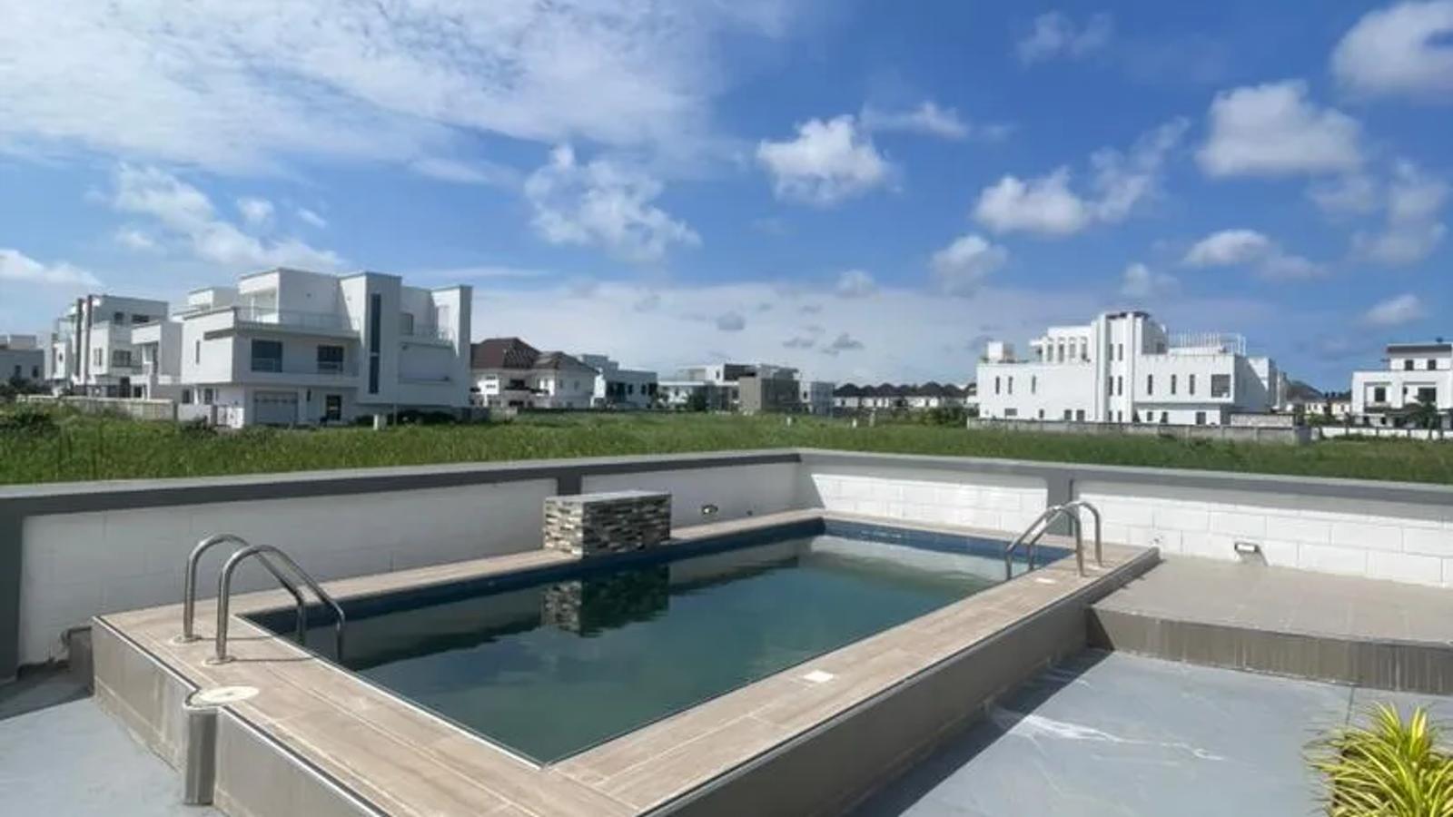 6 Bedroom Fully Detached Duplex