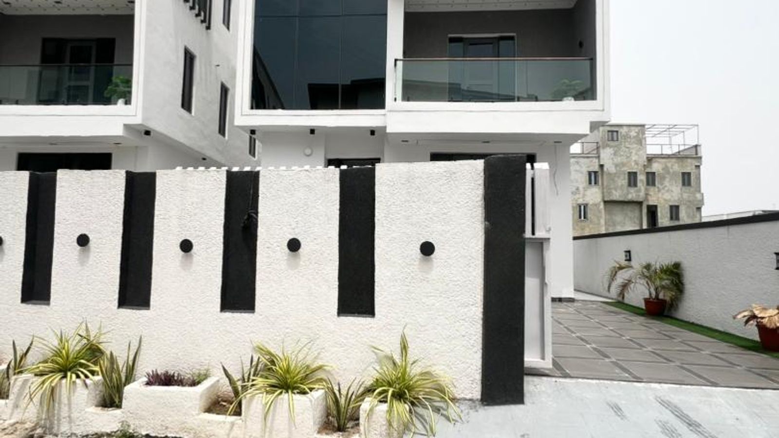 5 Bedroom Fully Detached Duplex