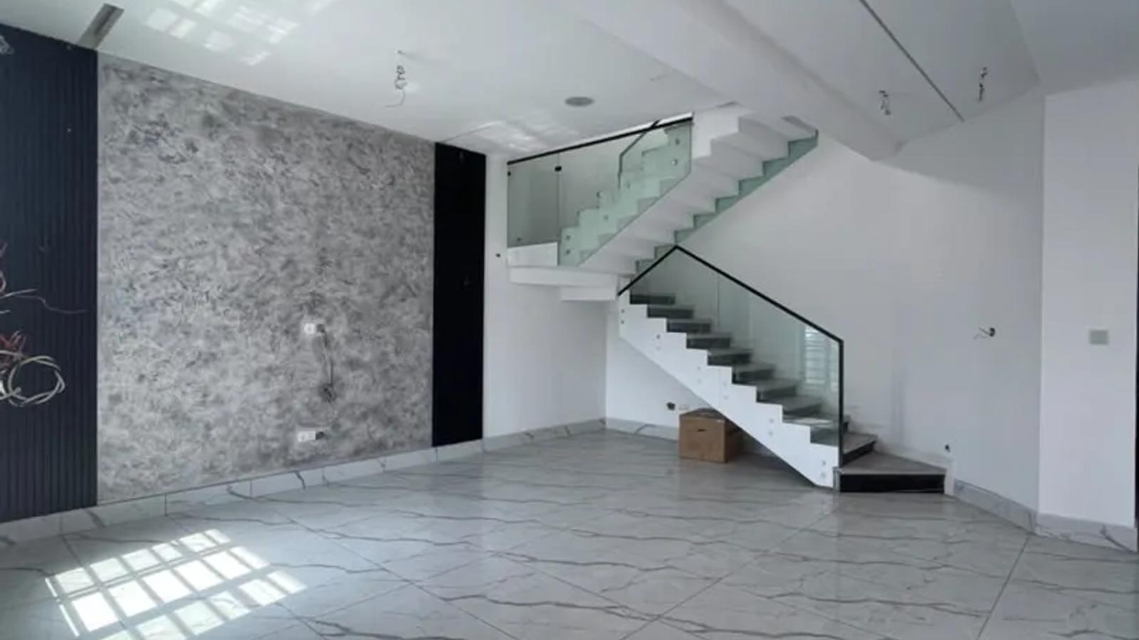 6 Bedroom Fully Detached Duplex