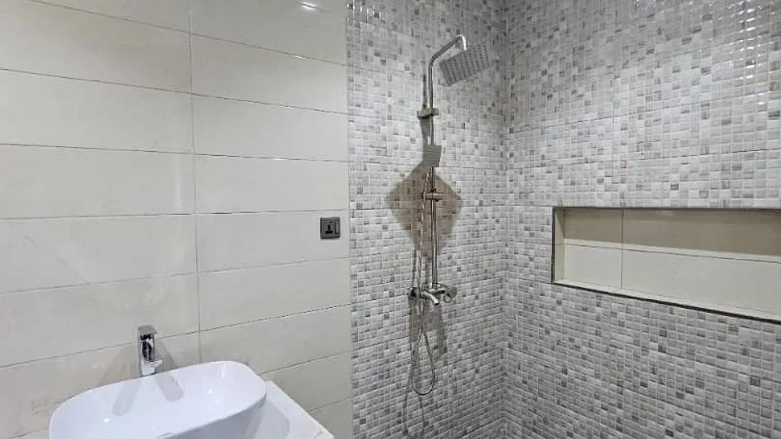 6 Bedroom Fully Detached Duplex