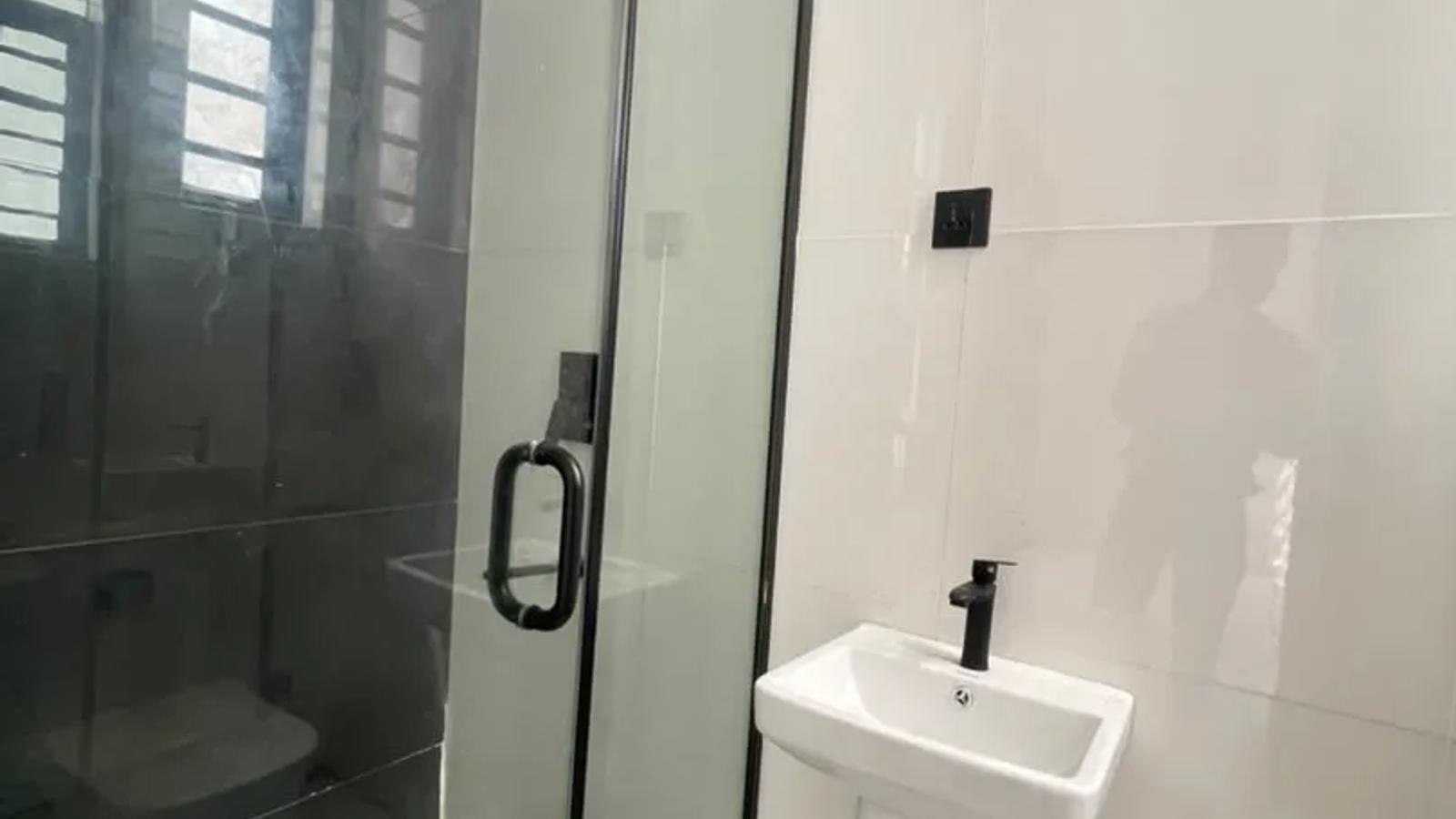 4 BEDROOM FULLY-DETACHED DUPLEX WITH BQ