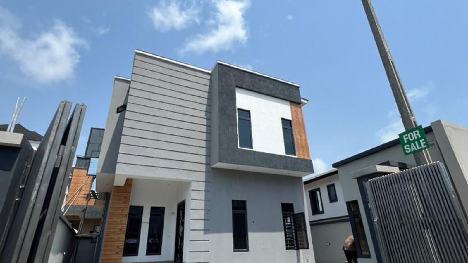 4 Bedroom Fully Detached Duplex