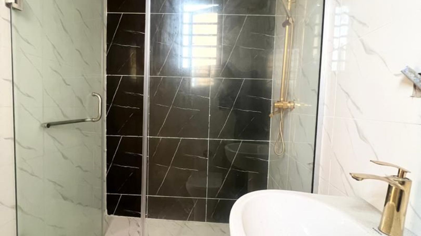 5 Bedroom Fully Detached Duplex