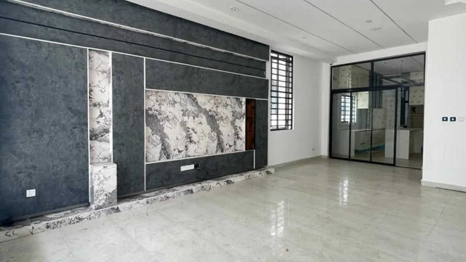 4 BEDROOM FULLY-DETACHED DUPLEX WITH BQ