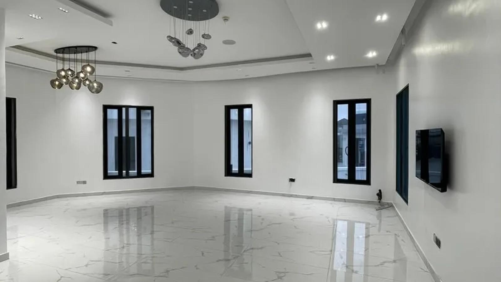 7 Bedroom Fully Detached Duplex