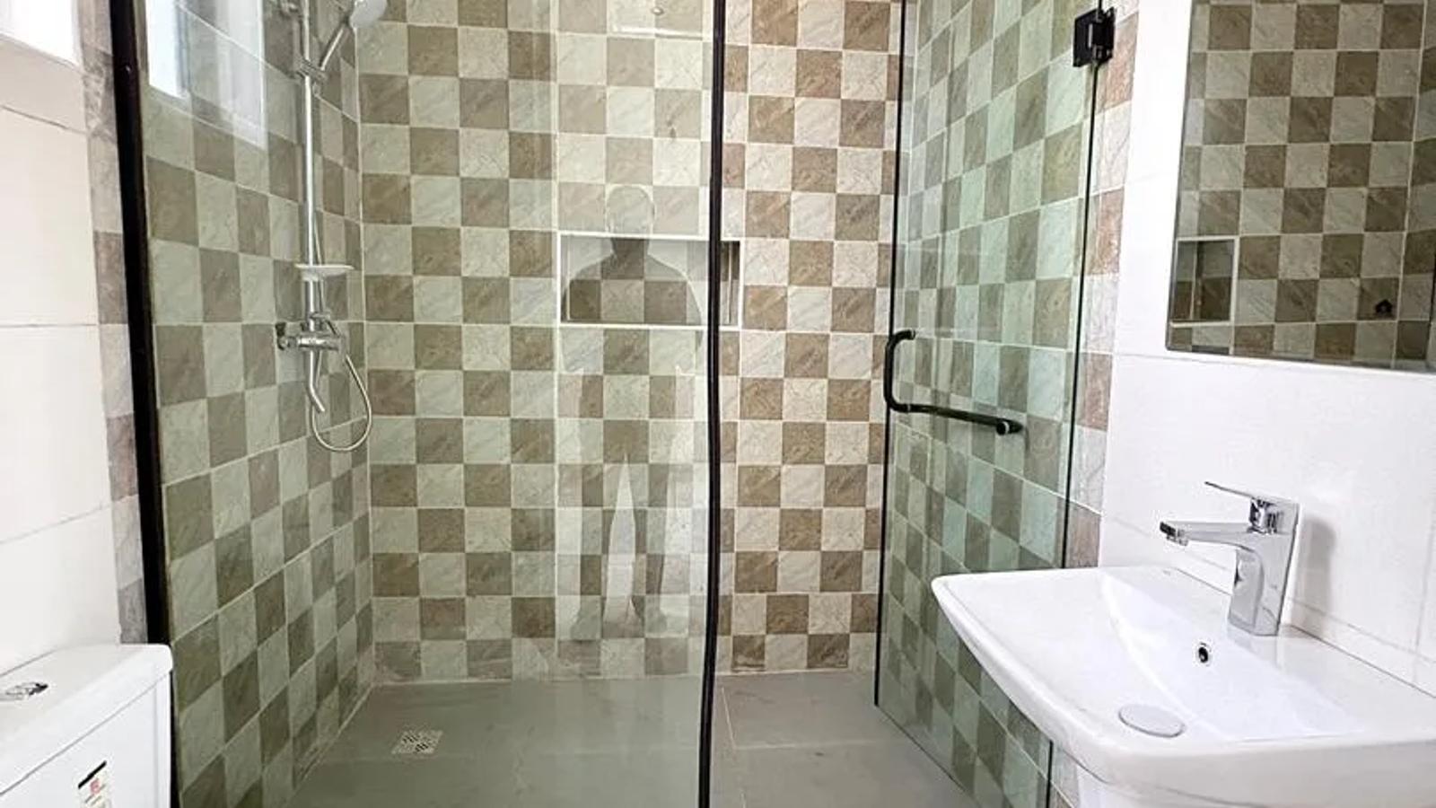 5 Bedroom Fully Detached Duplex