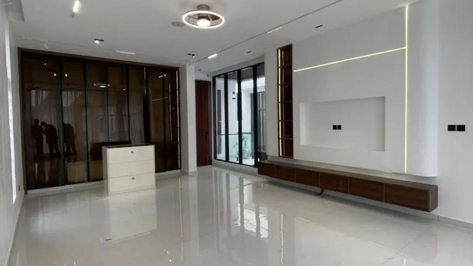 5 Bedroom Fully Detached Duplex