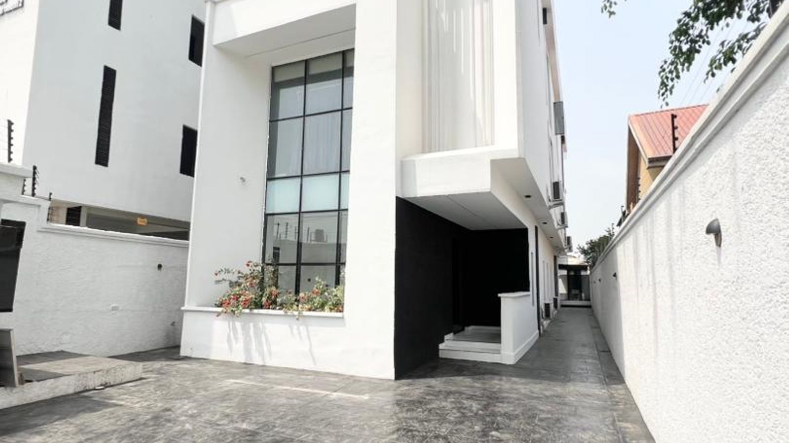 4 Bedroom Fully Detached Duplex
