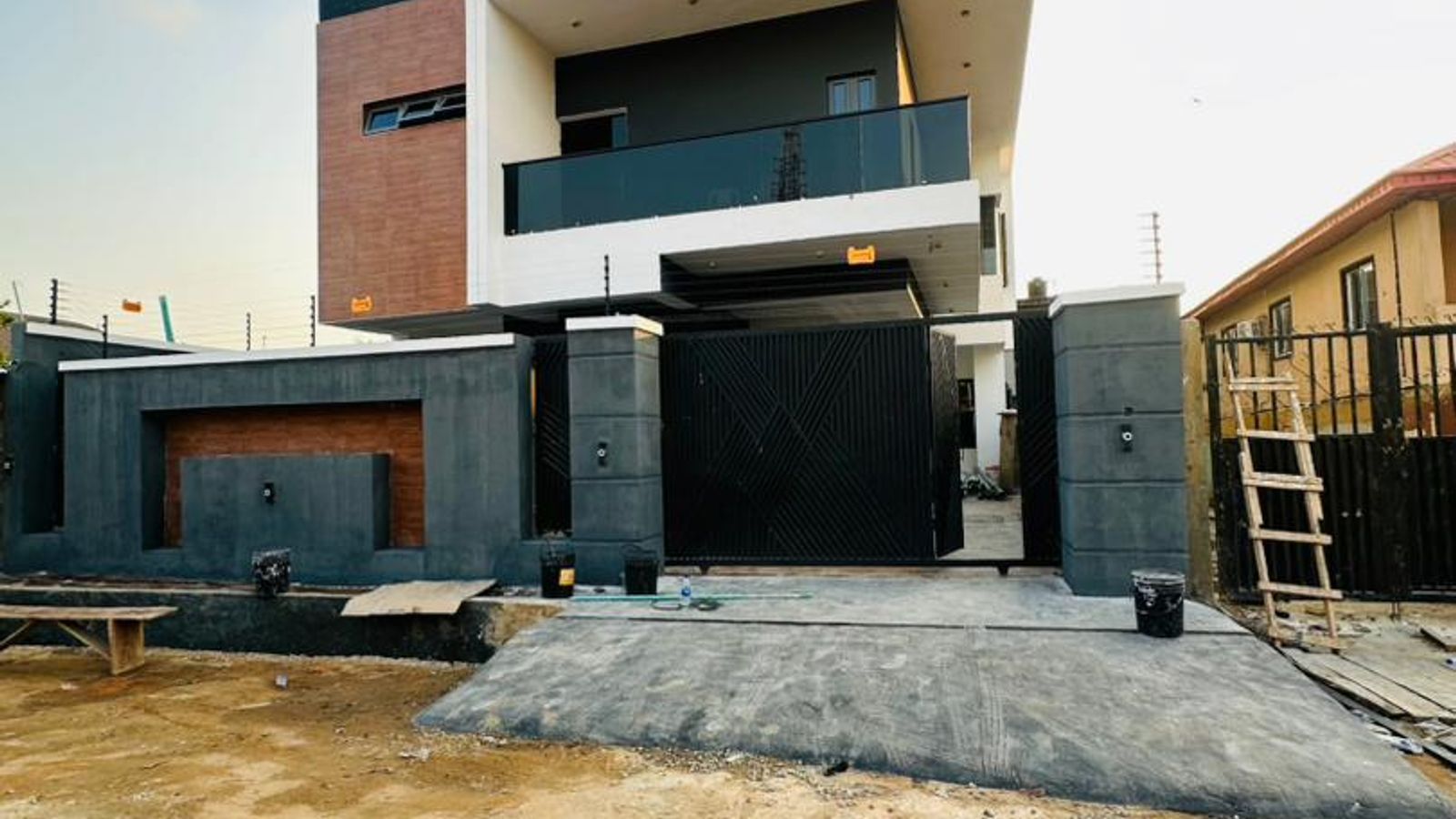 5 Bedroom Fully Detached Duplex