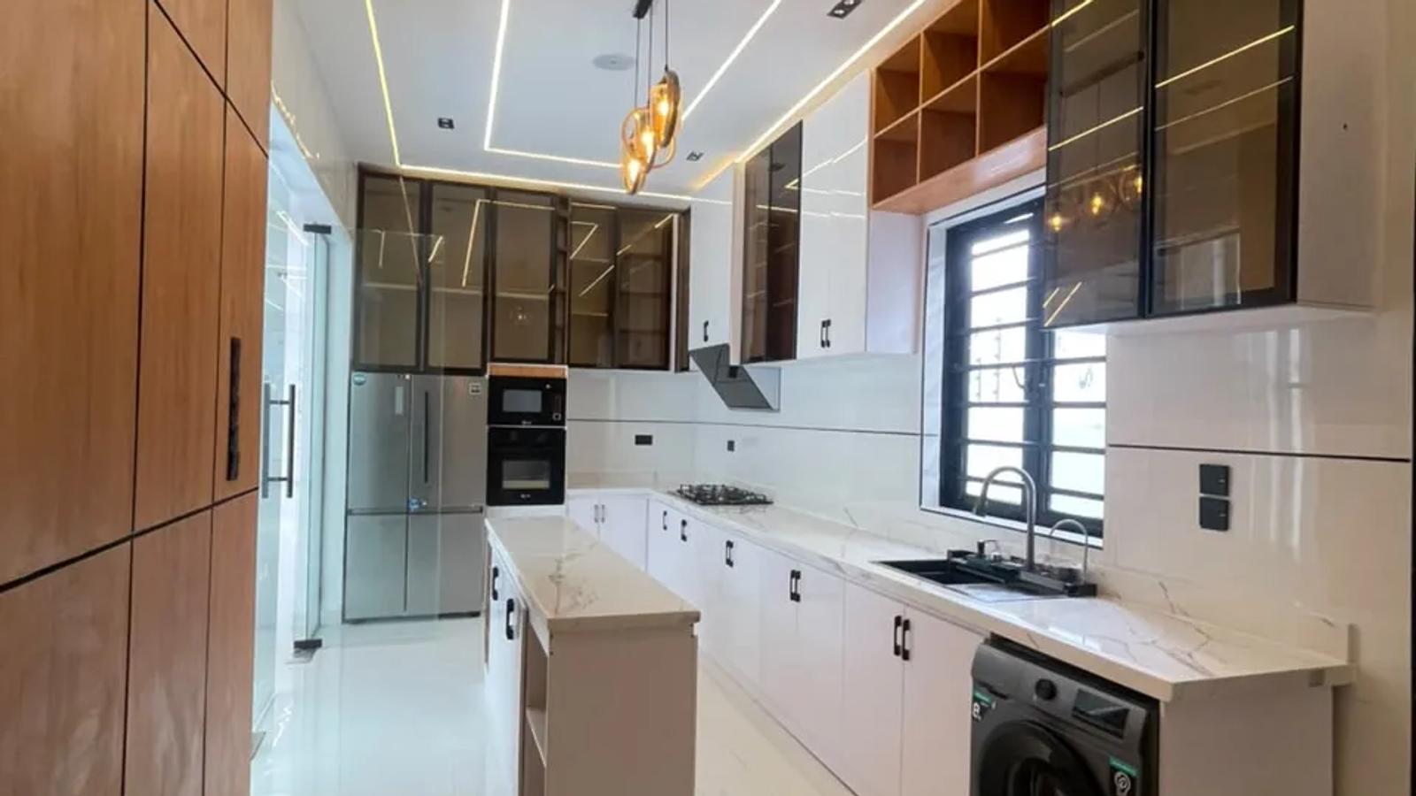 5 Bedroom Fully Detached Duplex