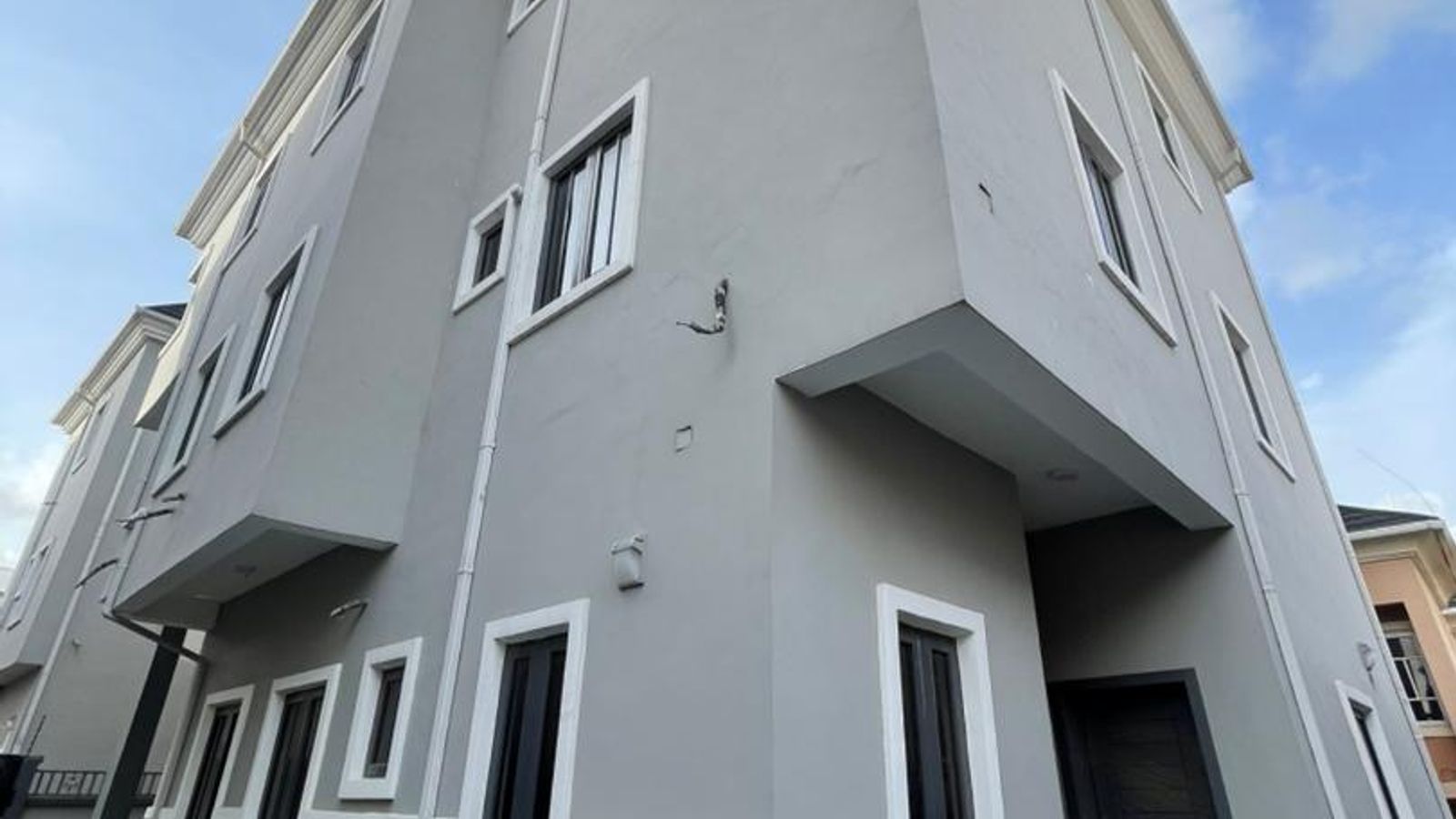 5 Bedroom Fully Detached Duplex