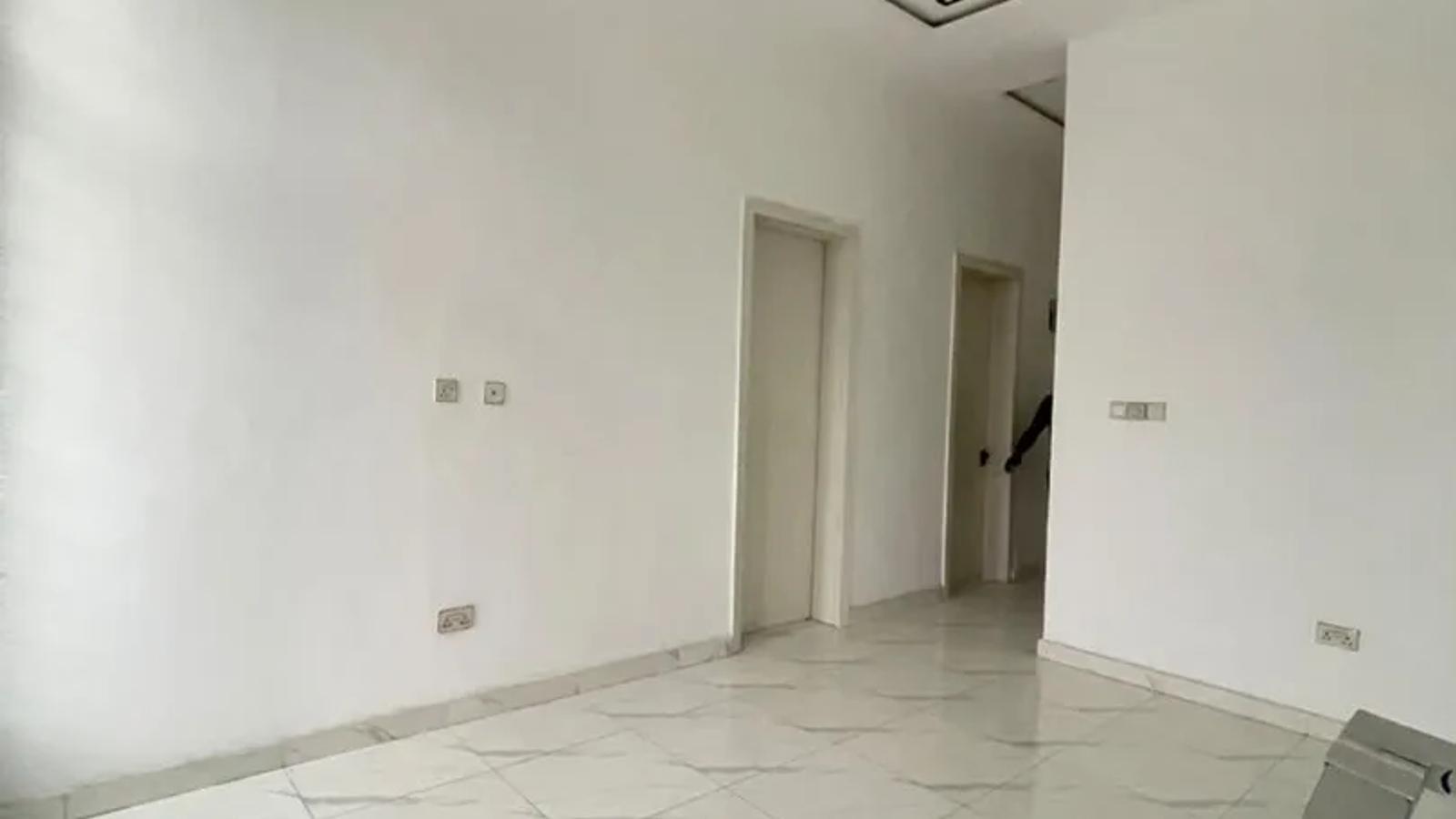 5 Bedroom Fully Detached Duplex