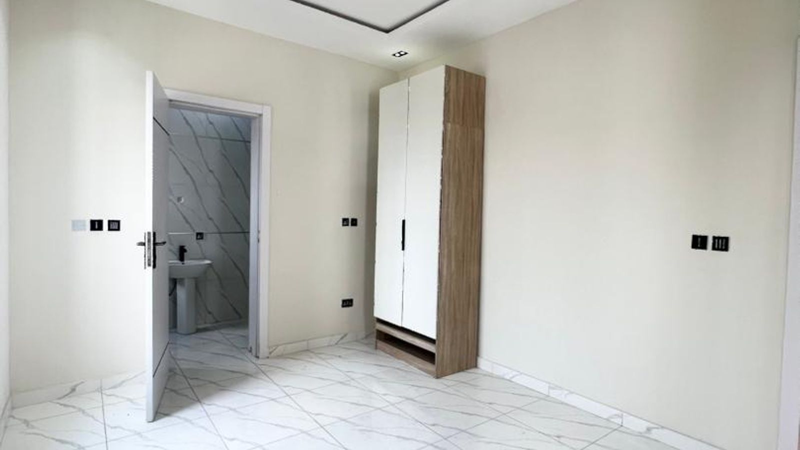 5 Bedroom Fully Detached Duplex