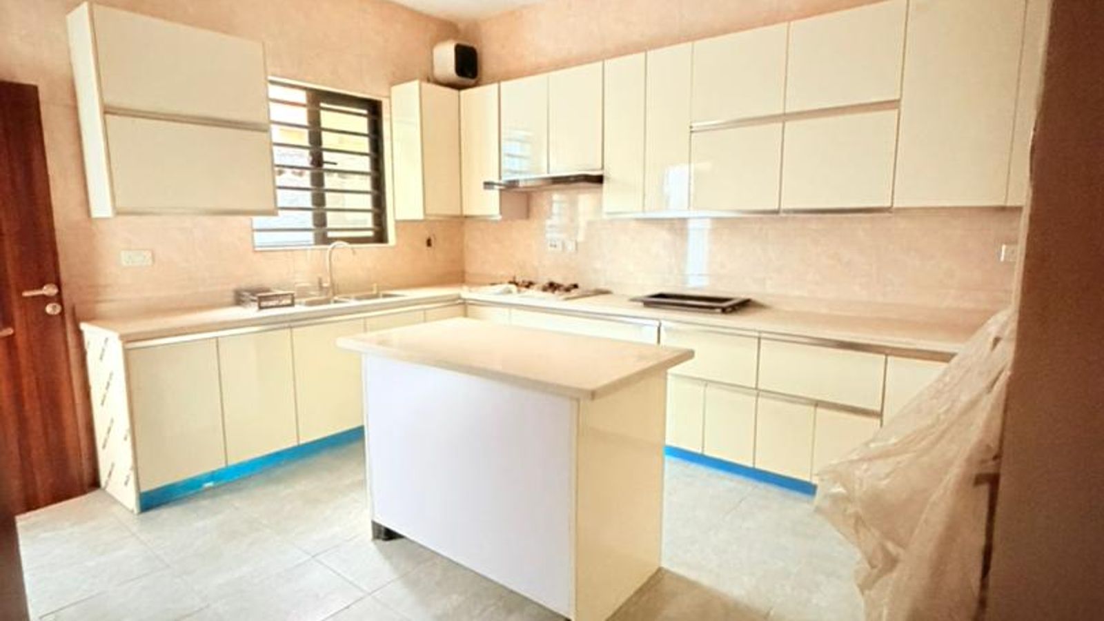 4 Bedroom Fully Detached Duplex