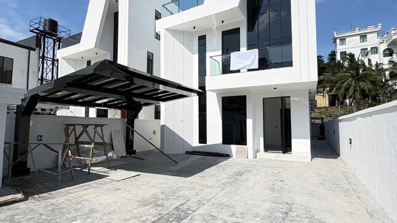 5 Bedroom Fully Detached Duplex