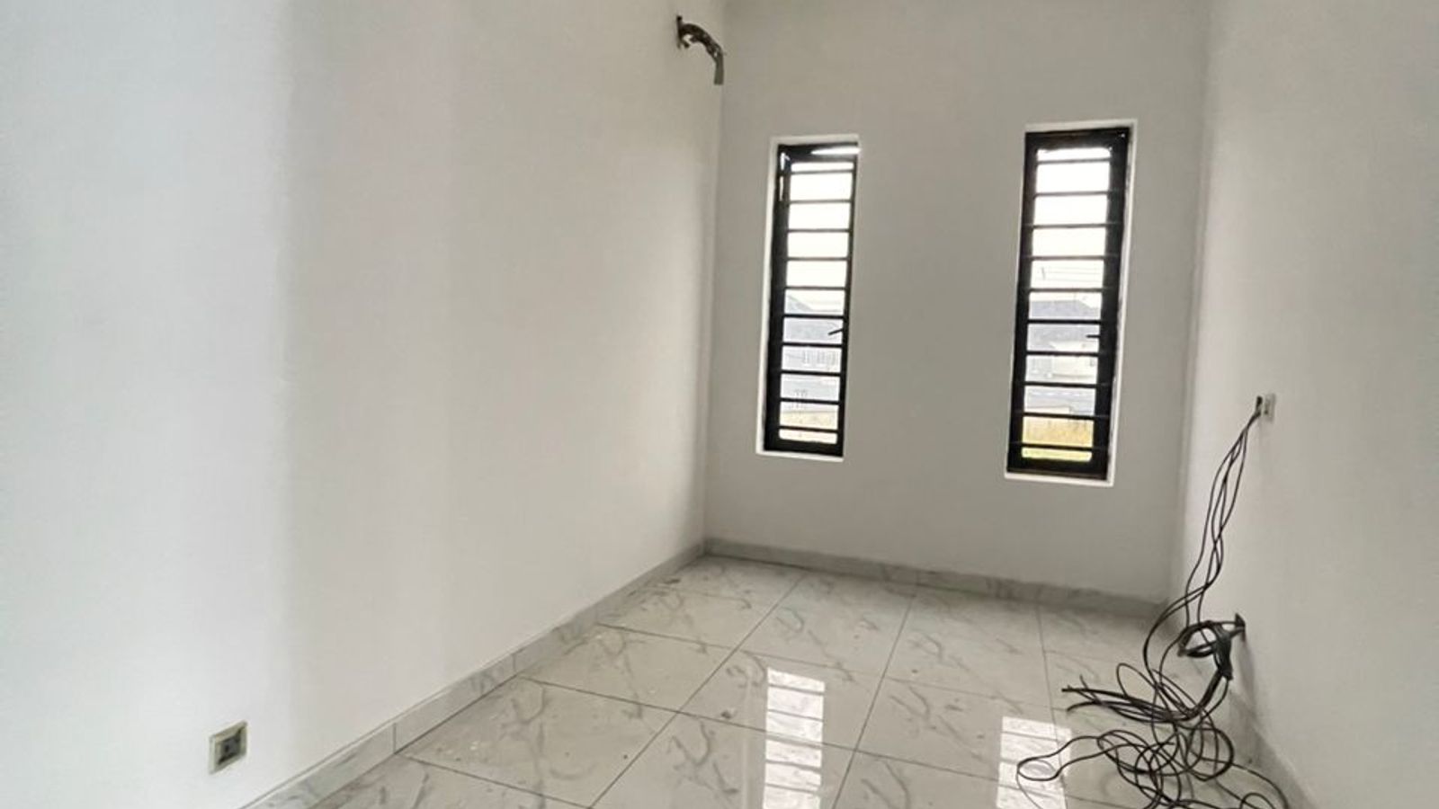 5 Bedroom Fully Detached Duplex