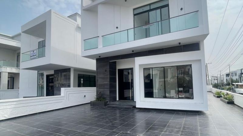 5 Bedroom Fully Detached Duplex