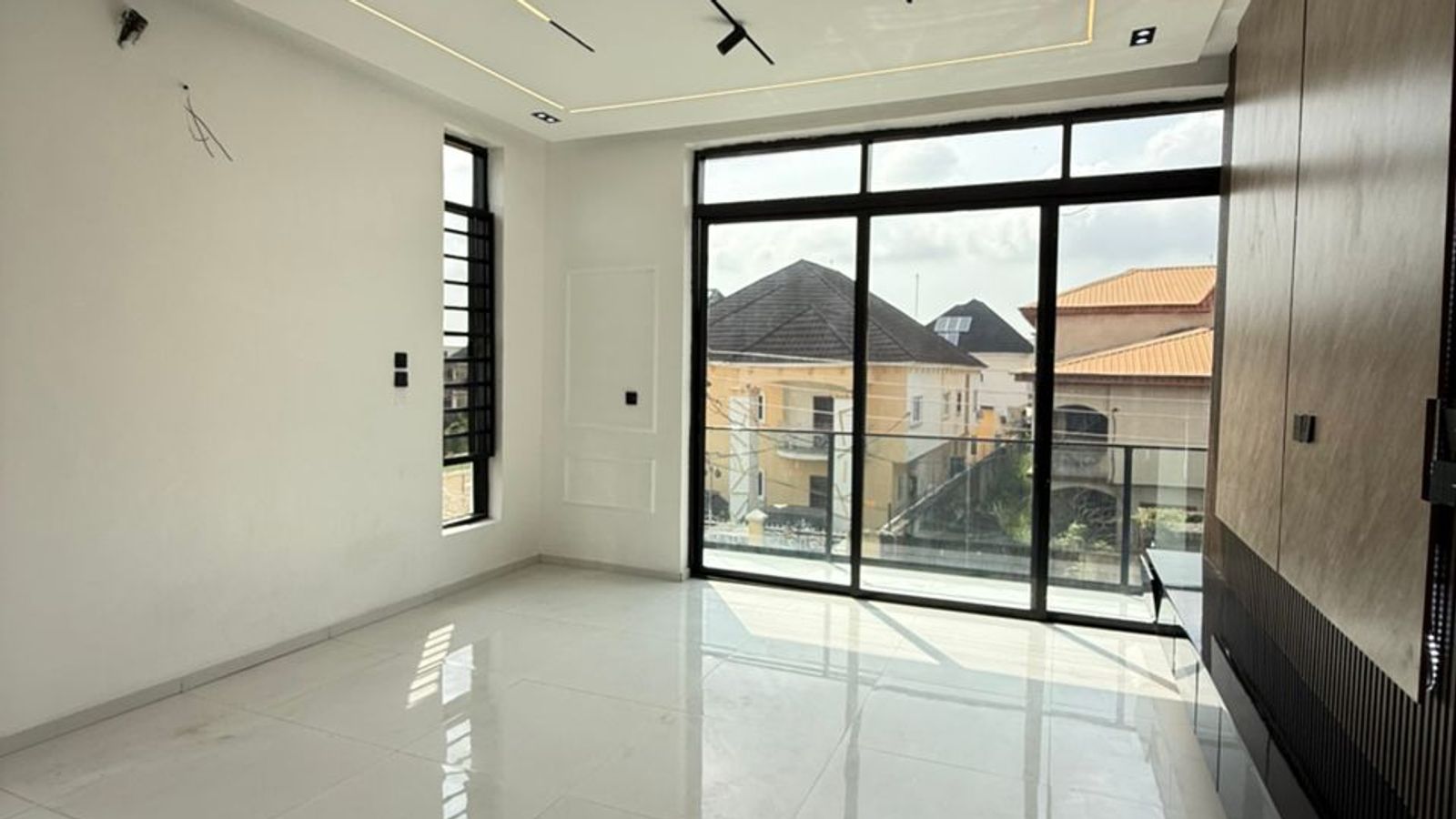 5 Bedroom Fully Detached Duplex