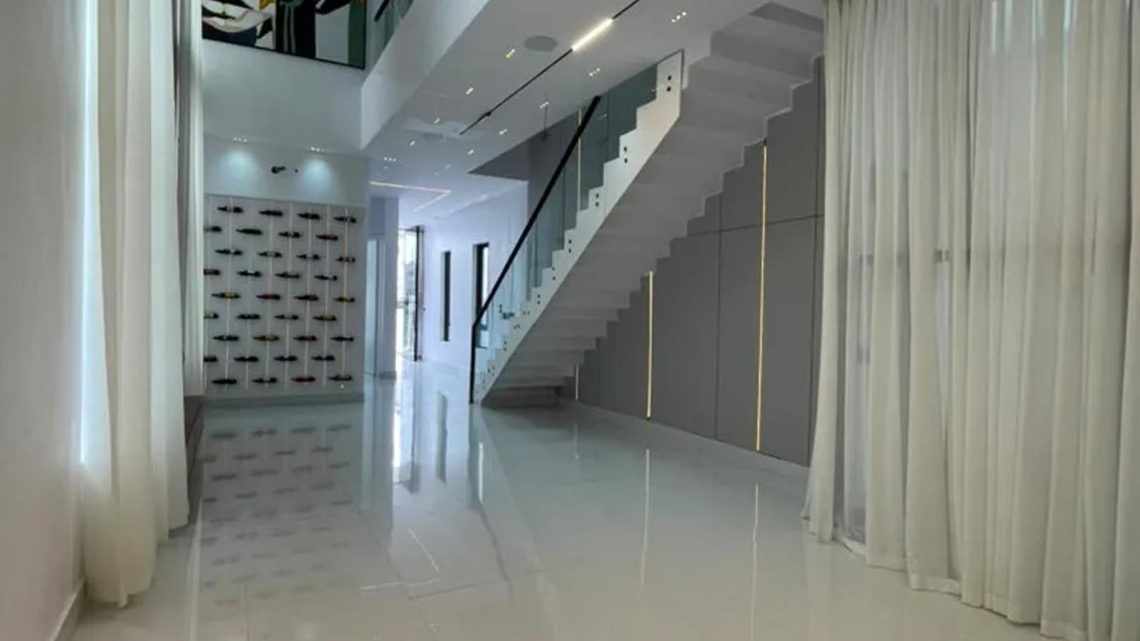 5 Bedroom Fully Detached Duplex