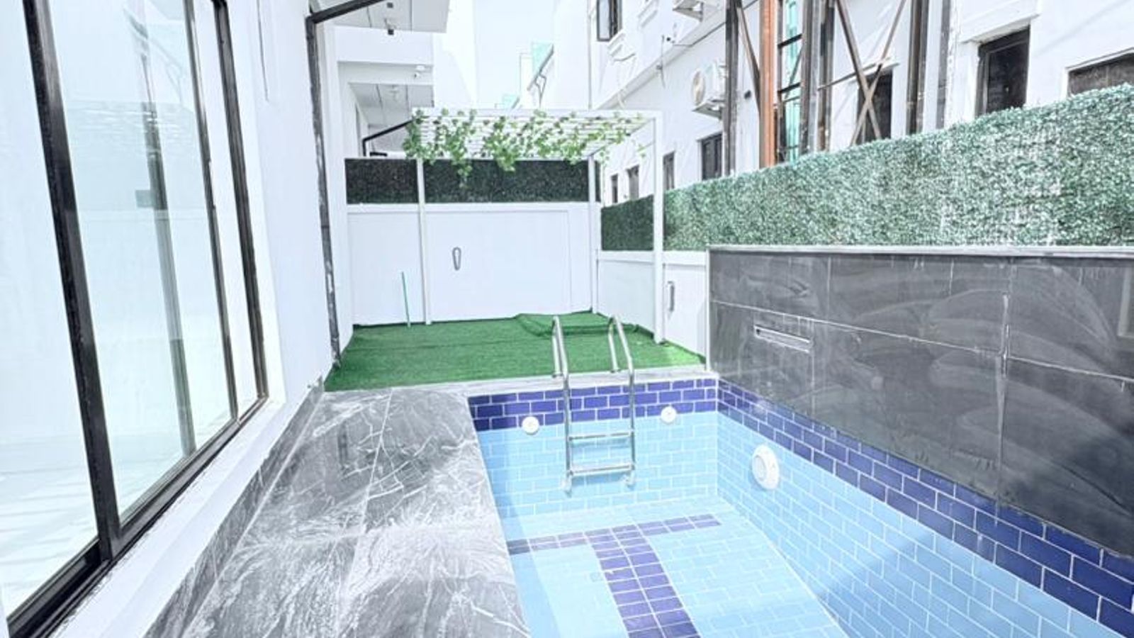 5 Bedroom Fully Detached Duplex