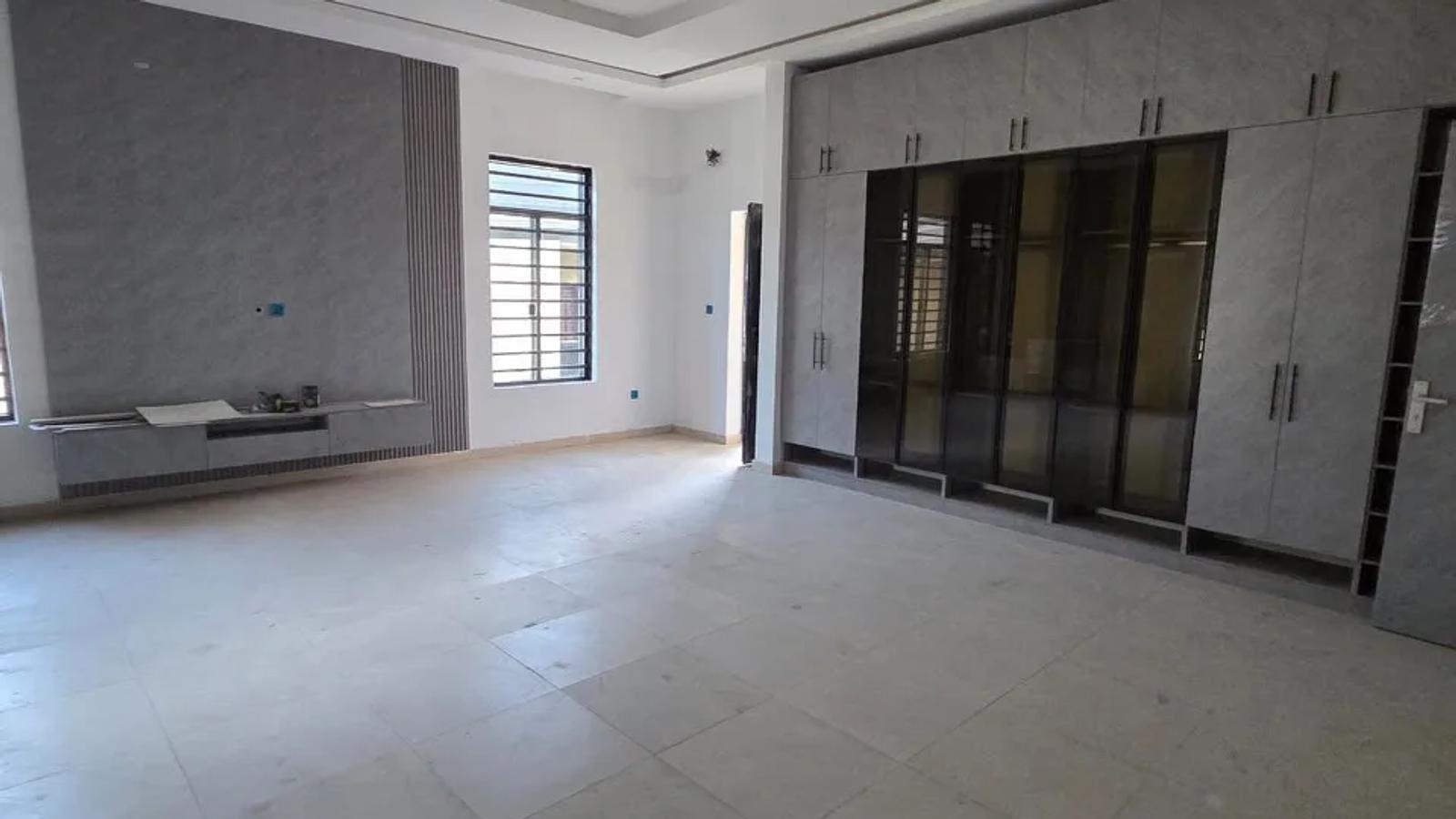 5 Bedroom Fully Detached Duplex