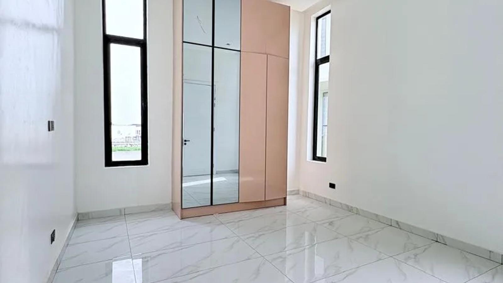 5 Bedroom Fully Detached Duplex