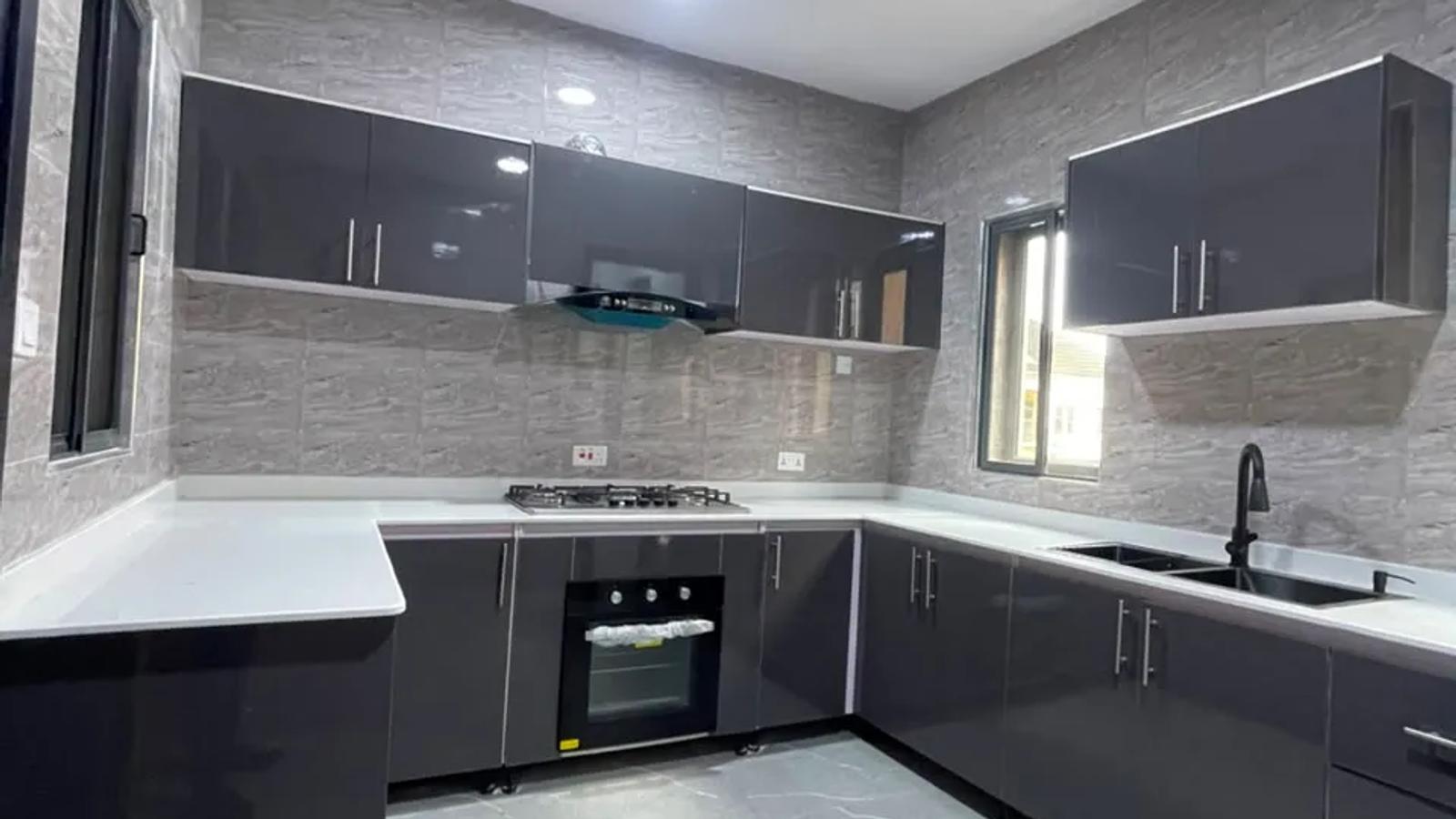 4 BEDROOM TERRACE WITH BQ