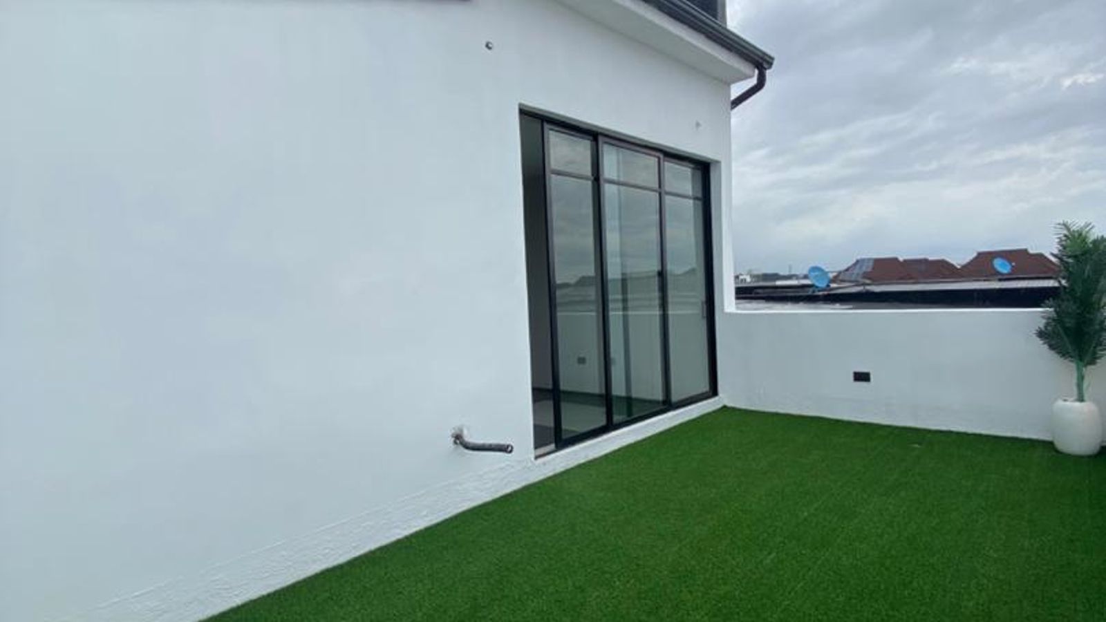 5 Bedroom Fully Detached Duplex