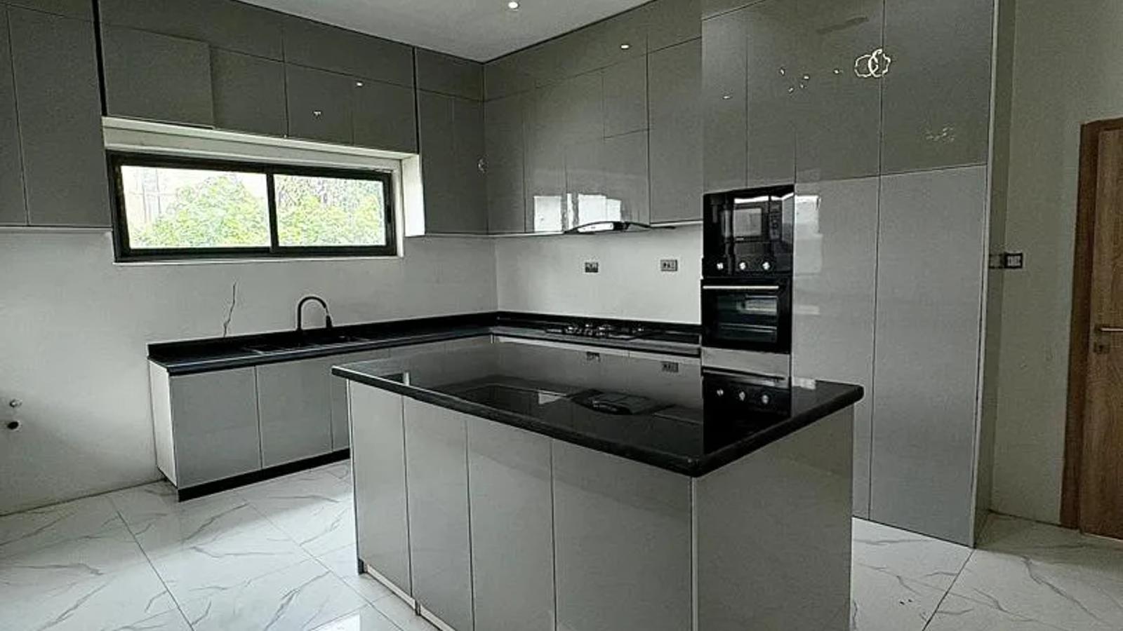 5 Bedroom Fully Detached Duplex