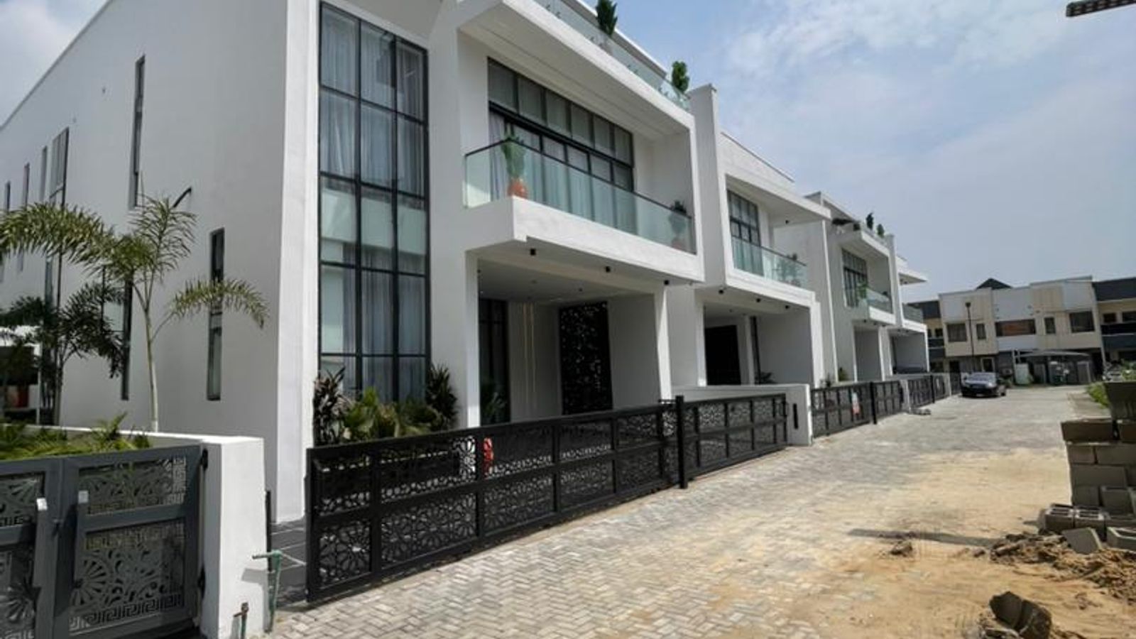 5 Bedroom Fully Detached Duplex
